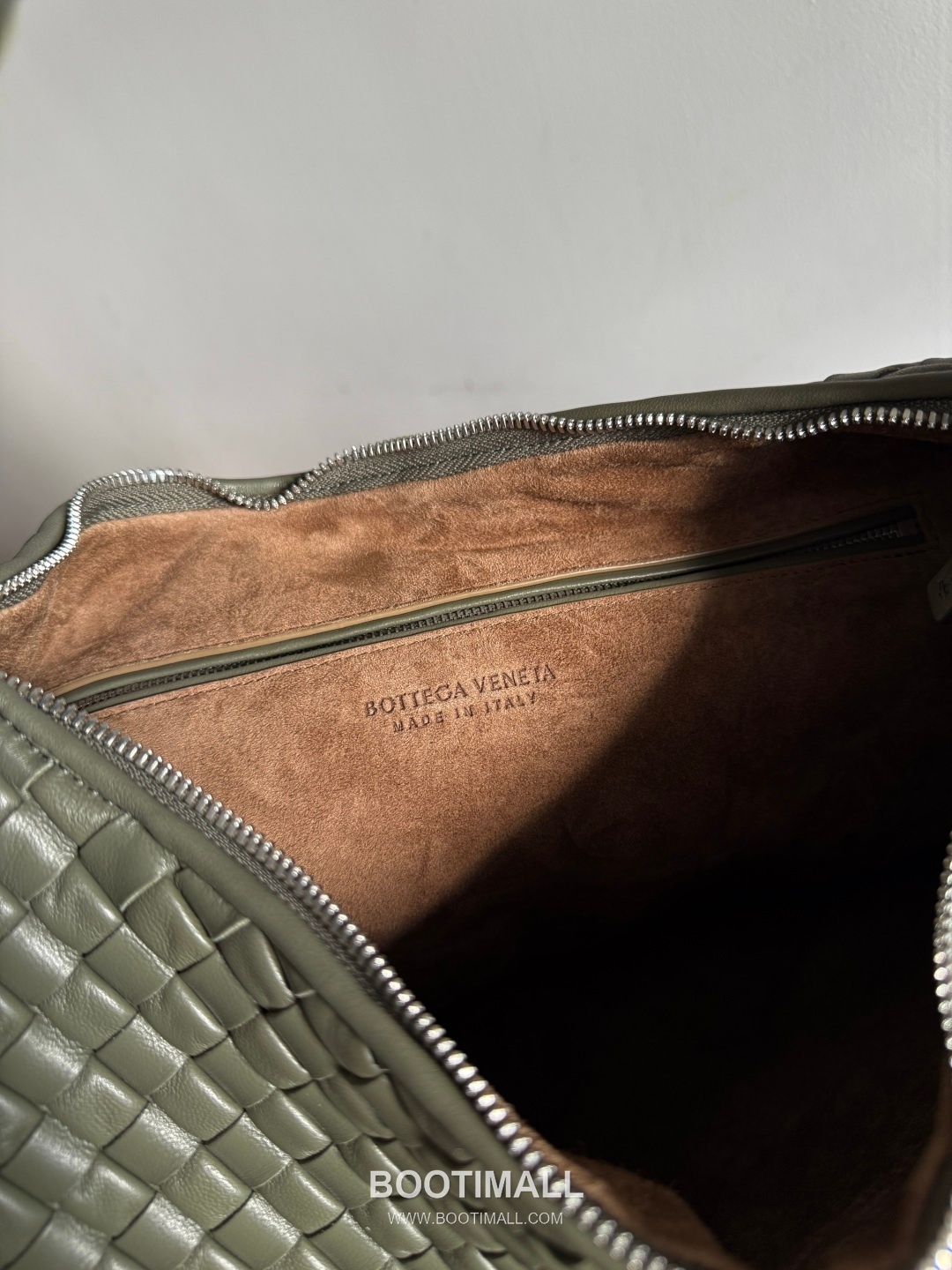 Bottega Veneta Early Spring Soft Hobo Shoulder Bag 보테가 베네타 얼리 스프링 소프트 호보 숄더백 44cm 14