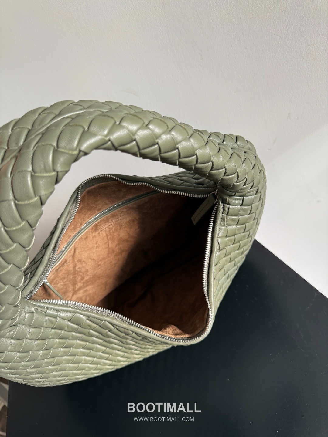 Bottega Veneta Early Spring Soft Hobo Shoulder Bag 보테가 베네타 얼리 스프링 소프트 호보 숄더백 44cm 17