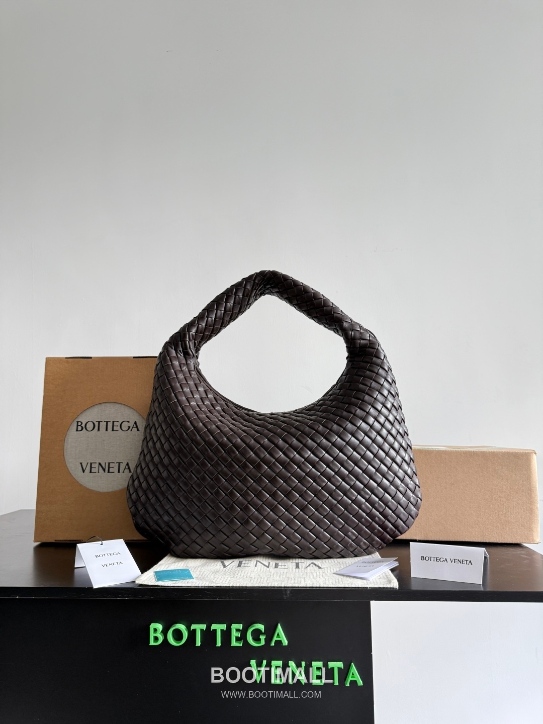 Bottega Veneta Early Spring Soft Hobo Shoulder Bag 보테가 베네타 얼리 스프링 소프트 호보 숄더백 44cm 1