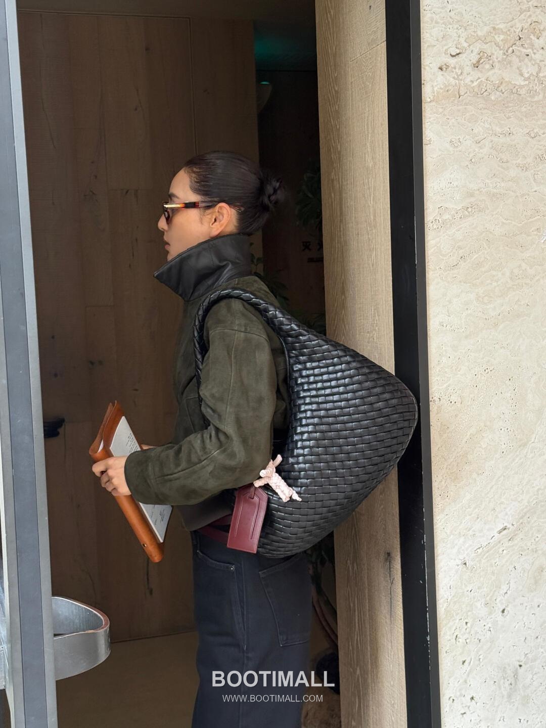 Bottega Veneta Early Spring Soft Hobo Shoulder Bag 보테가 베네타 얼리 스프링 소프트 호보 숄더백 44cm 4