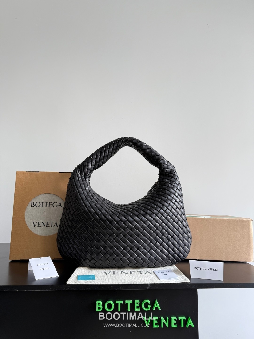 Bottega Veneta Early Spring Soft Hobo Shoulder Bag 보테가 베네타 얼리 스프링 소프트 호보 숄더백 44cm 17
