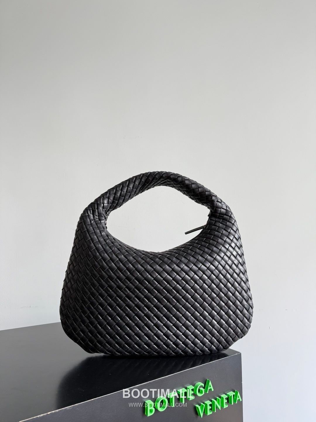 Bottega Veneta Early Spring Soft Hobo Shoulder Bag 보테가 베네타 얼리 스프링 소프트 호보 숄더백 44cm 18