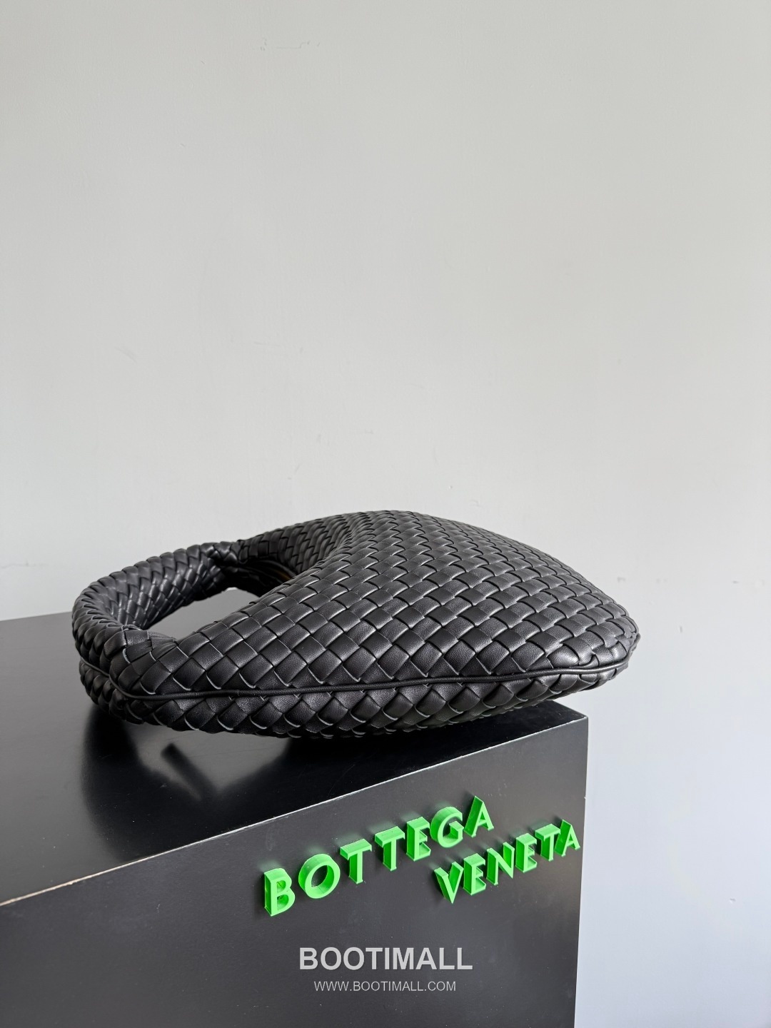 Bottega Veneta Early Spring Soft Hobo Shoulder Bag 보테가 베네타 얼리 스프링 소프트 호보 숄더백 44cm 19