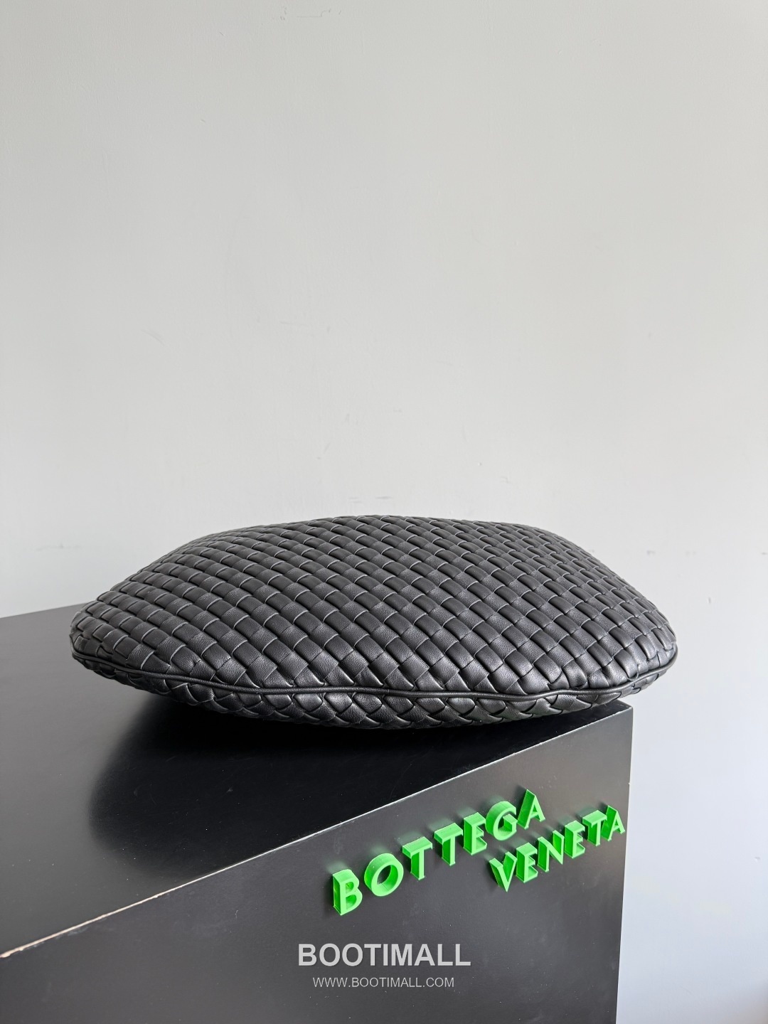 Bottega Veneta Early Spring Soft Hobo Shoulder Bag 보테가 베네타 얼리 스프링 소프트 호보 숄더백 44cm 20