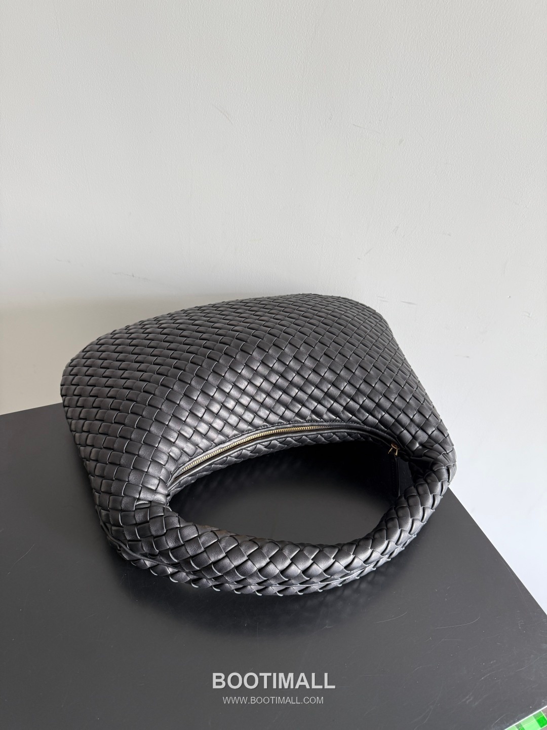 Bottega Veneta Early Spring Soft Hobo Shoulder Bag 보테가 베네타 얼리 스프링 소프트 호보 숄더백 44cm 21