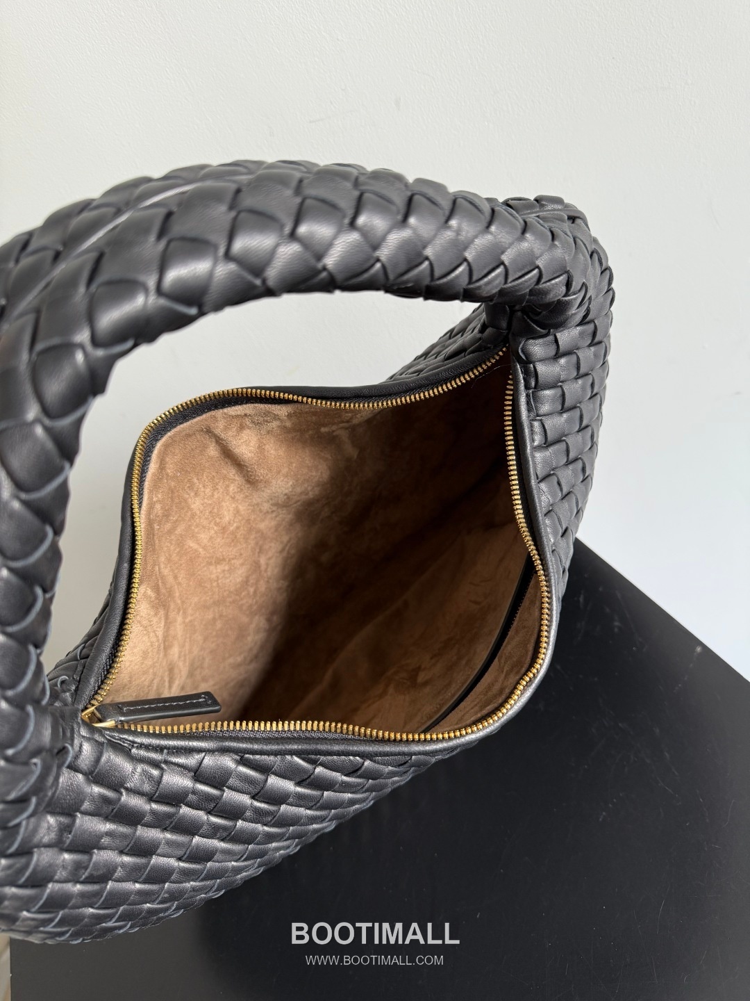 Bottega Veneta Early Spring Soft Hobo Shoulder Bag 보테가 베네타 얼리 스프링 소프트 호보 숄더백 44cm 23