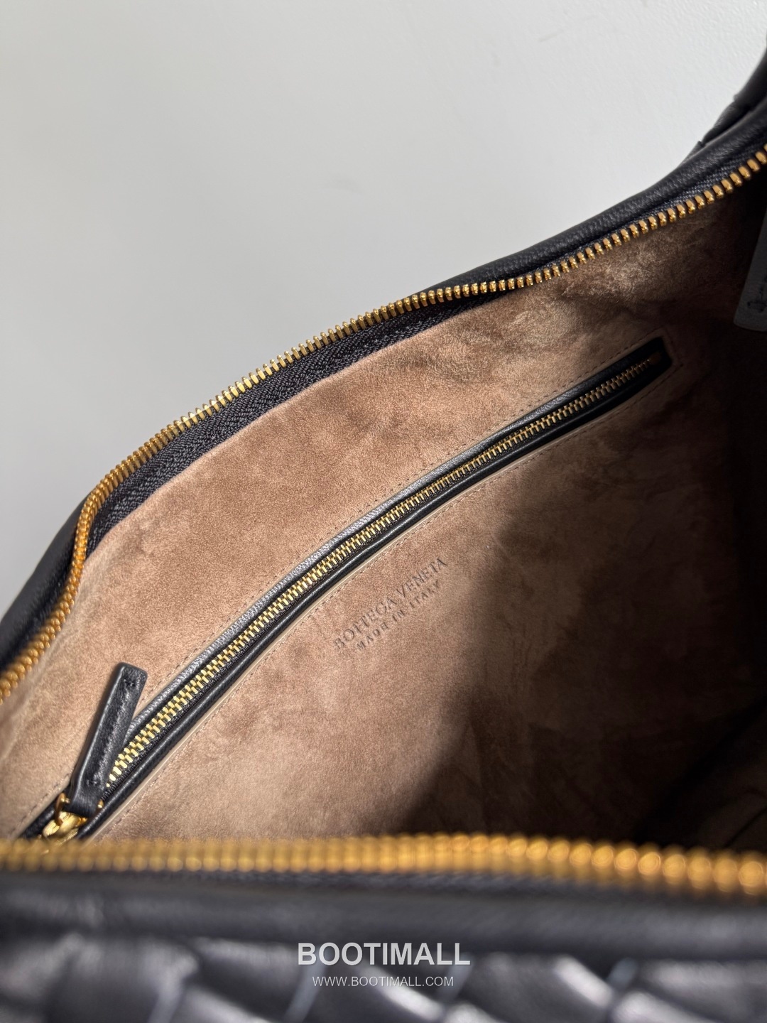 Bottega Veneta Early Spring Soft Hobo Shoulder Bag 보테가 베네타 얼리 스프링 소프트 호보 숄더백 44cm 24