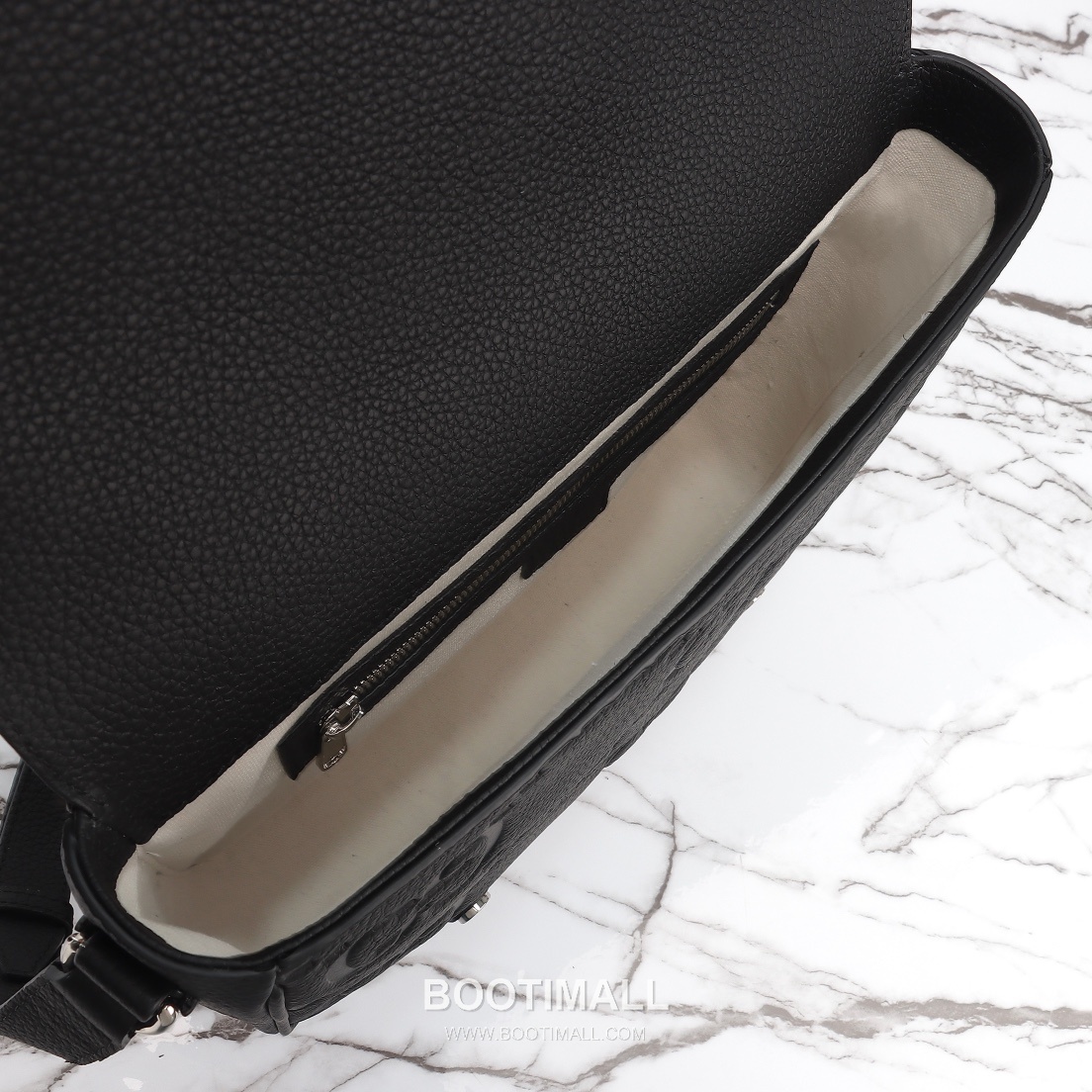 Gucci GG Embossed Leather Messenger Bag 760234 구찌 GG 엠보스 레더 메신저백 31cm 9