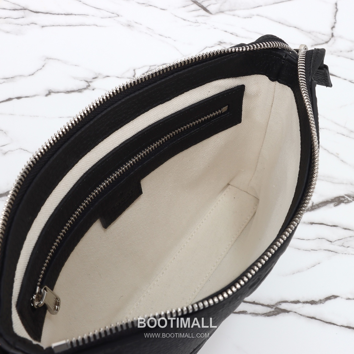 Gucci GG Embossed Leather Mini Messenger Bag 761747 구찌 GG 엠보스 레더 미니 메신저백 23cm 9