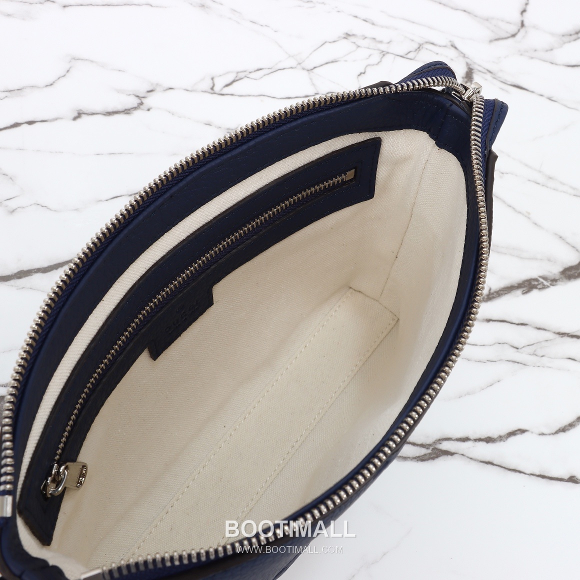 Gucci GG Embossed Leather Mini Messenger Bag 761747 구찌 GG 엠보스 레더 미니 메신저백 23cm 9