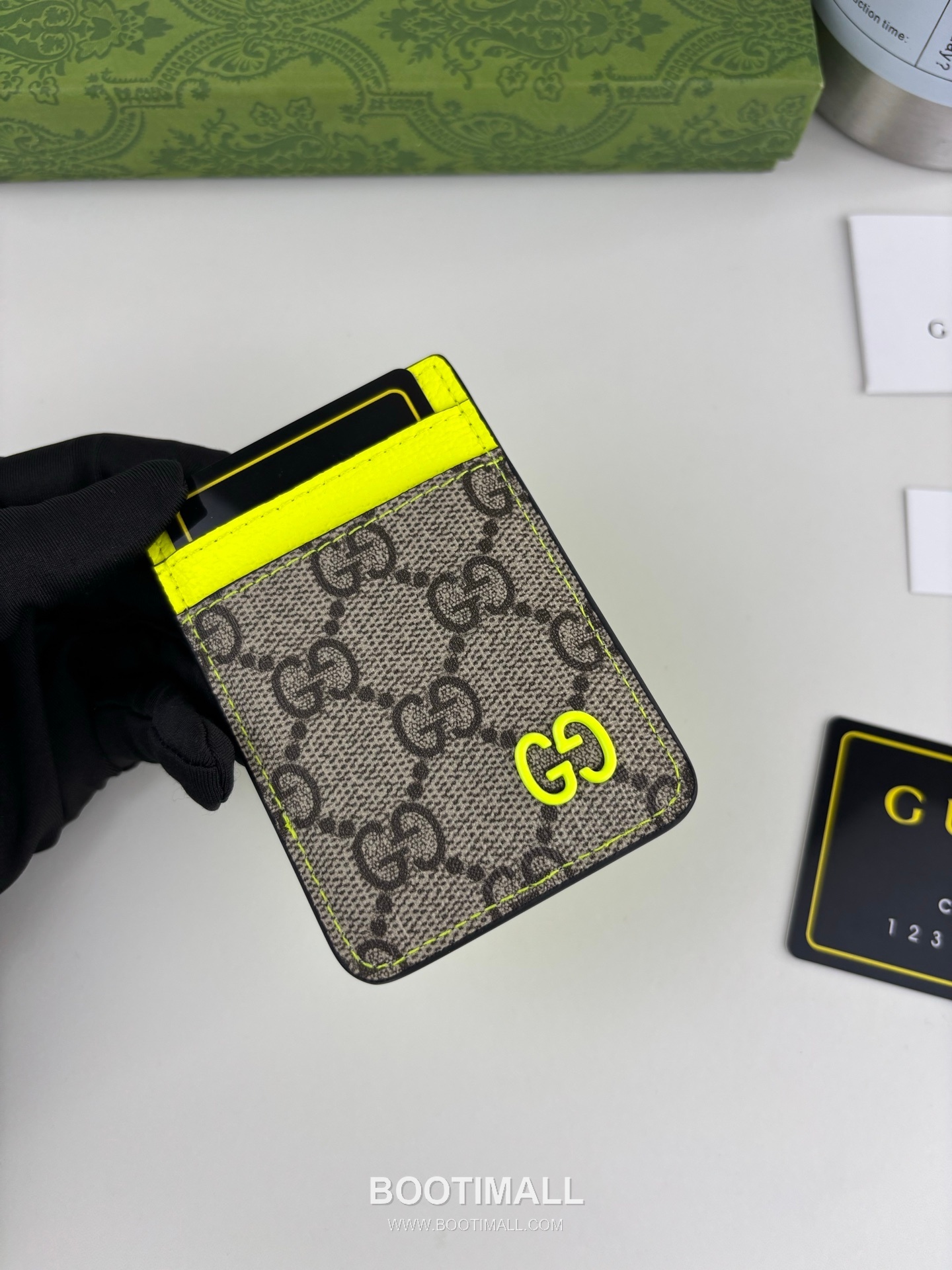 Gucci GG Supreme Bicolor GG Canvas Neon Green Card Holder 구찌 GG 수프림 바이컬러 817197 캔버스 네온 그린 카드홀더 10cm 4