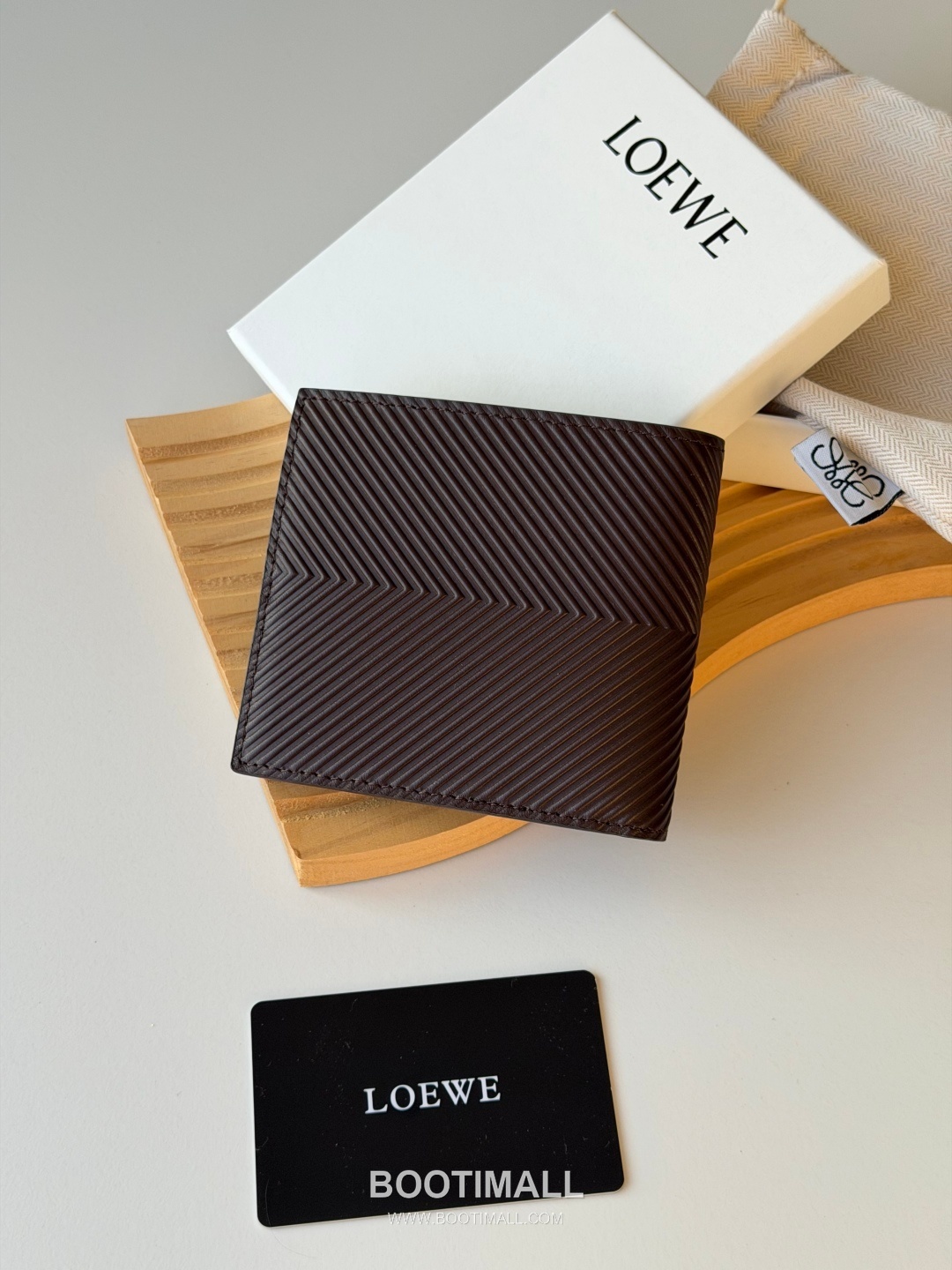 Loewe Puzzle Geometric Ripple-Embossed Cowhide Black Bifold Wallet 로에베 퍼즐 지오메트릭 L1146 물결 엠보 소가죽 블랙 반지갑 11cm 2