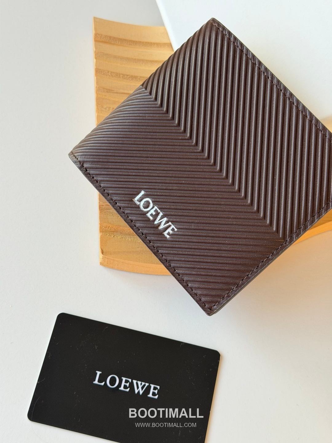 Loewe Puzzle Geometric Ripple-Embossed Cowhide Black Bifold Wallet 로에베 퍼즐 지오메트릭 L1146 물결 엠보 소가죽 블랙 반지갑 11cm 3