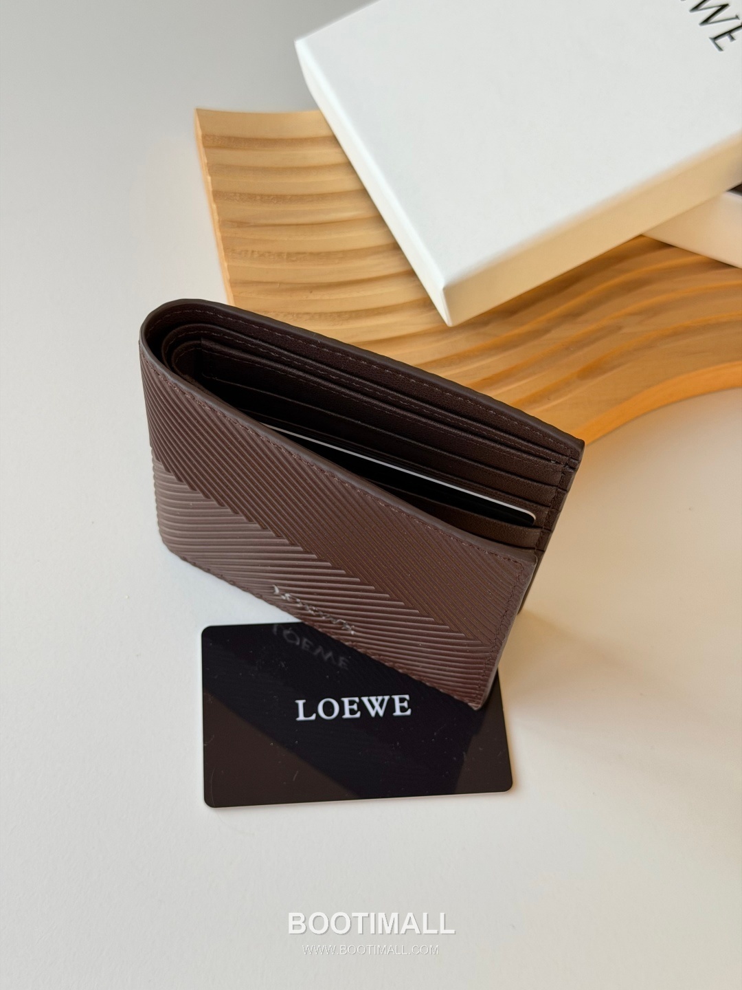 Loewe Puzzle Geometric Ripple-Embossed Cowhide Black Bifold Wallet 로에베 퍼즐 지오메트릭 L1146 물결 엠보 소가죽 블랙 반지갑 11cm 4
