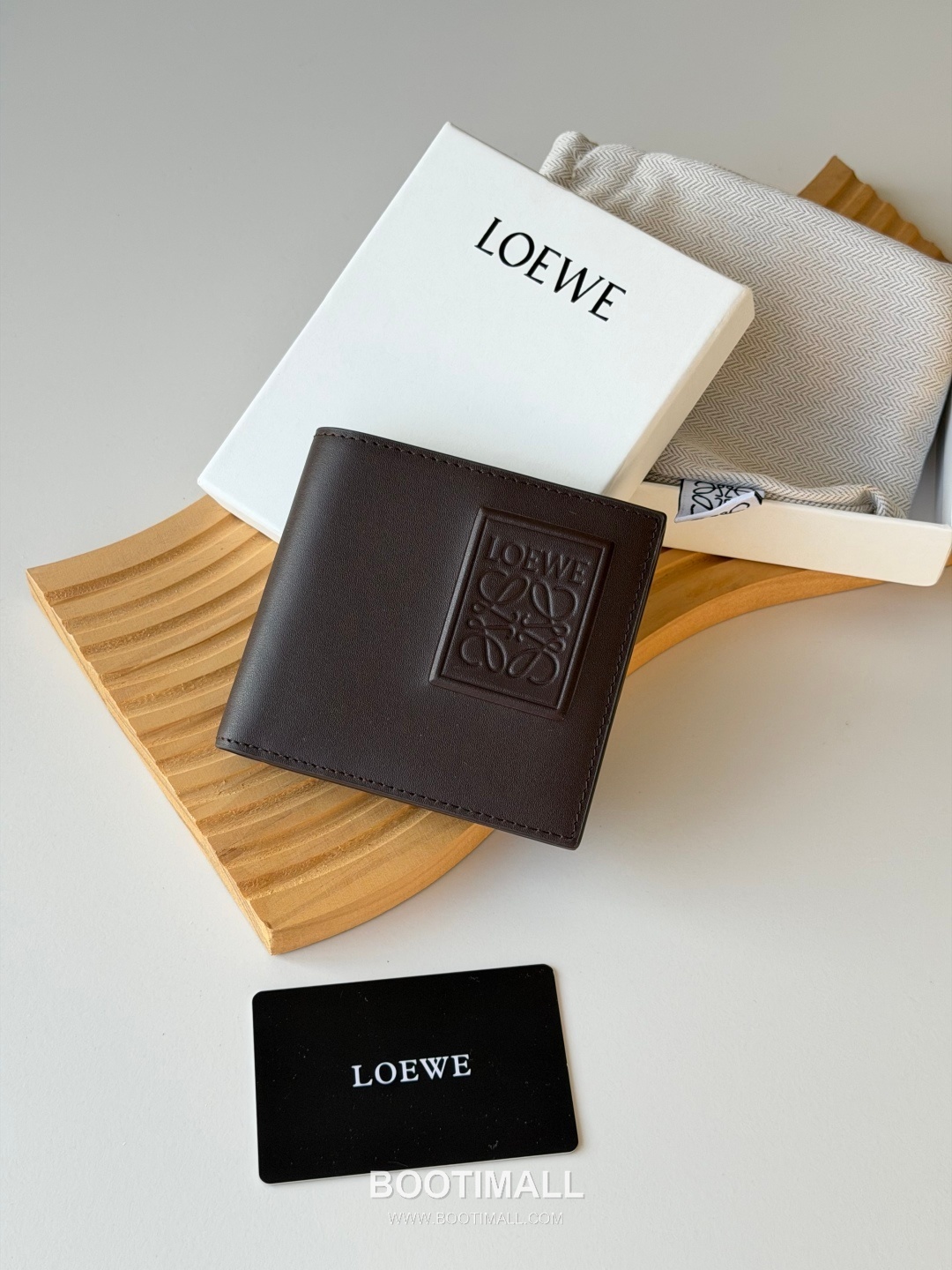 Loewe Puzzle Geometric Embossed Smooth Calfskin Black Bifold Wallet 로에베 퍼즐 지오메트릭 L1139 엠보 스무스 카프스킨 블랙 반지갑 11cm 1