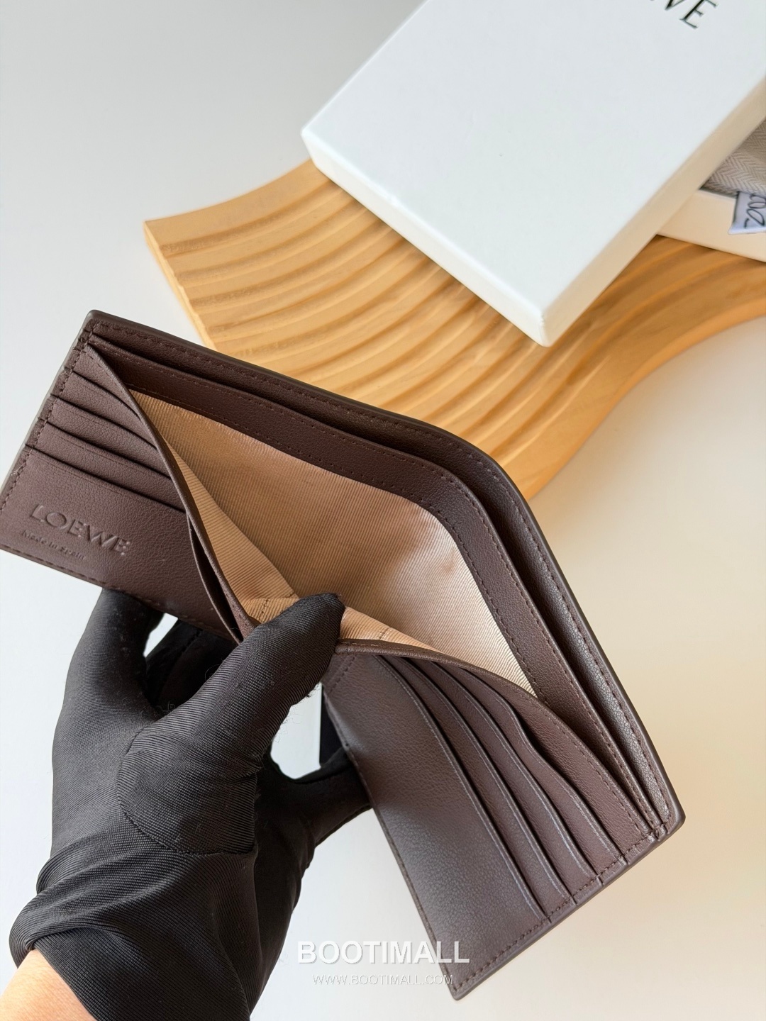 Loewe Puzzle Geometric Embossed Smooth Calfskin Black Bifold Wallet 로에베 퍼즐 지오메트릭 L1139 엠보 스무스 카프스킨 블랙 반지갑 11cm 9