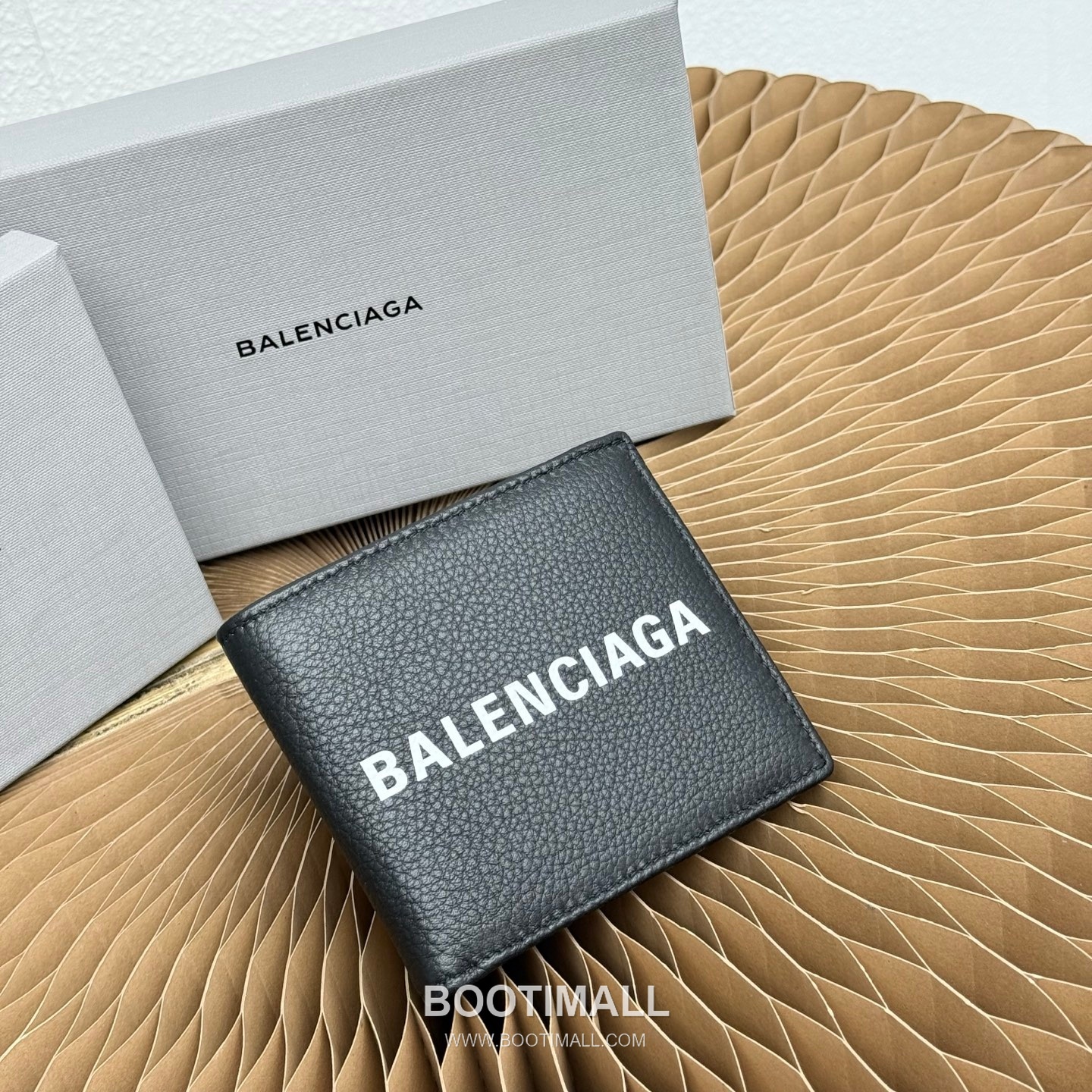 Balenciaga Cash Square Fold Grained Calfskin Bifold Wallet 발렌시아가 캐시 스퀘어 폴드 그레인드 카프스킨 반지갑 11cm 1