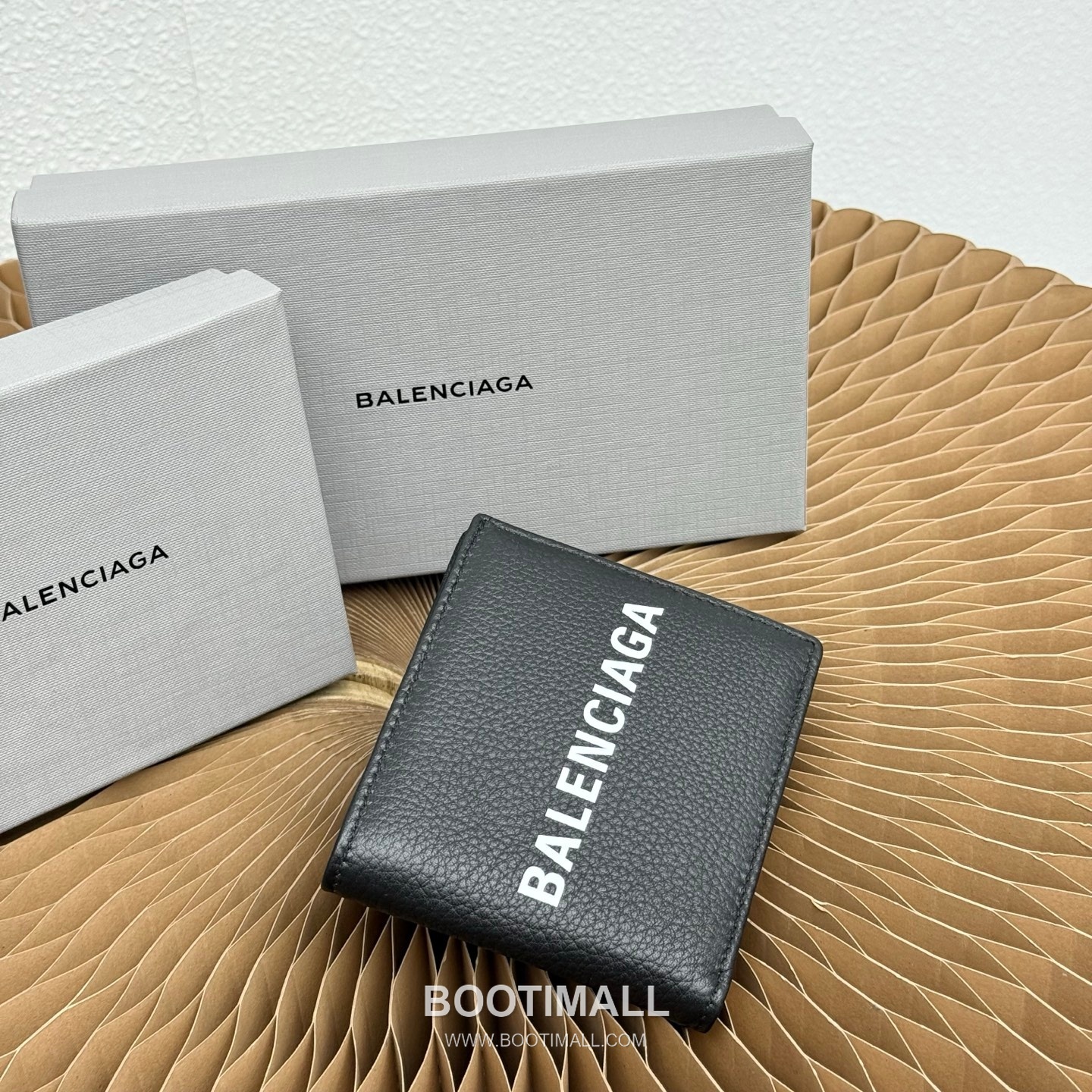 Balenciaga Cash Square Fold Grained Calfskin Bifold Wallet 발렌시아가 캐시 스퀘어 폴드 그레인드 카프스킨 반지갑 11cm 2
