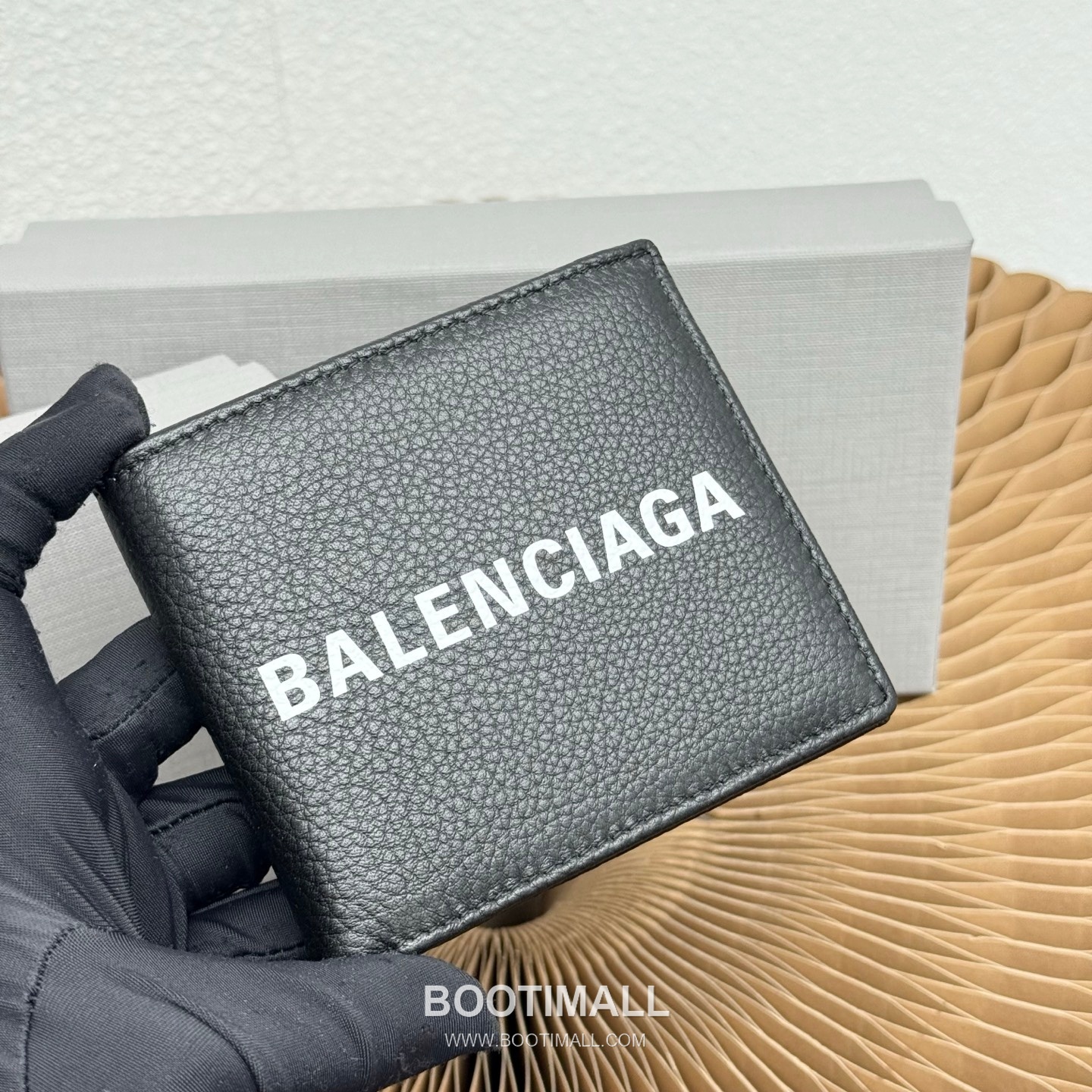 Balenciaga Cash Square Fold Grained Calfskin Bifold Wallet 발렌시아가 캐시 스퀘어 폴드 그레인드 카프스킨 반지갑 11cm 4