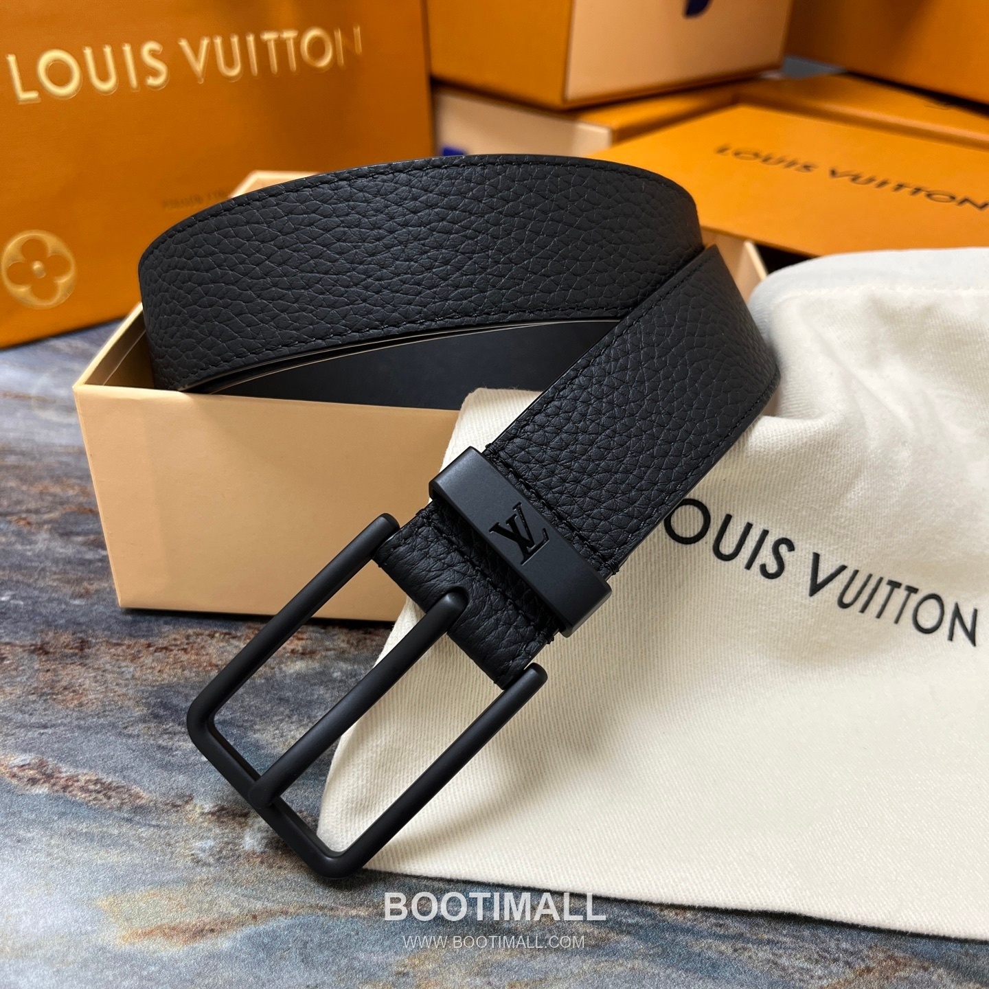 Louis Vuitton LV Initiales Rectangular Buckle Grained Leather Black Belt 루이비통 LV 이니셜 직사각 버클 그레인 레더 벨트 3.5cm 1