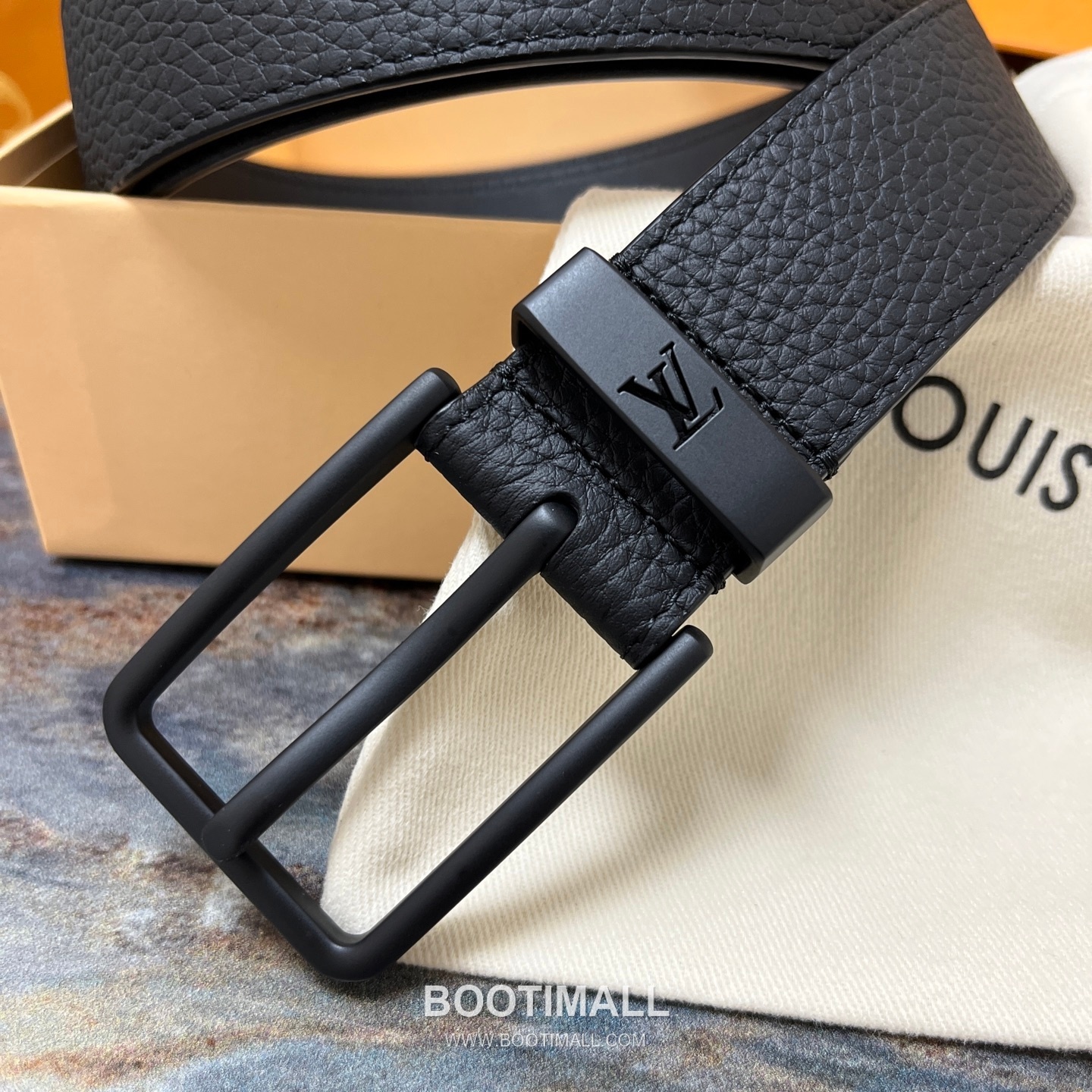 Louis Vuitton LV Initiales Rectangular Buckle Grained Leather Black Belt 루이비통 LV 이니셜 직사각 버클 그레인 레더 벨트 3.5cm 2