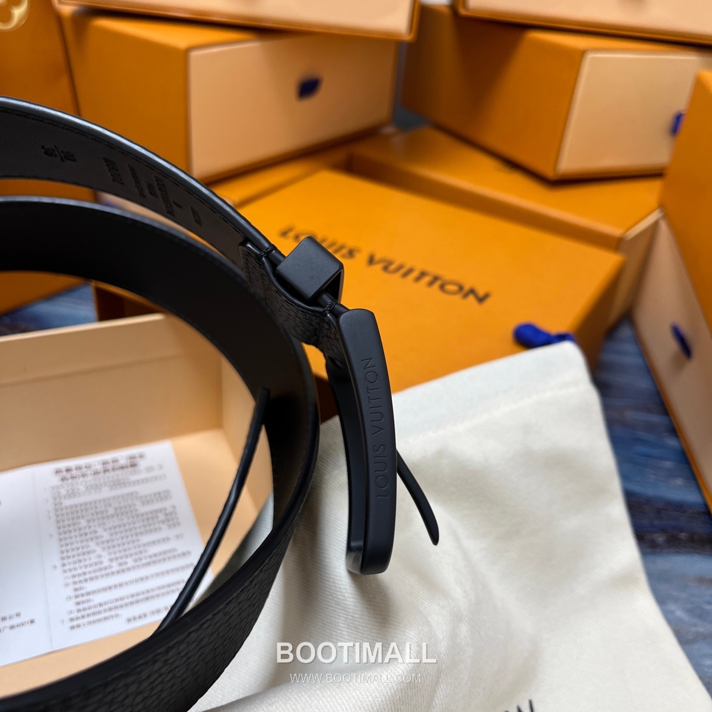 Louis Vuitton LV Initiales Rectangular Buckle Grained Leather Black Belt 루이비통 LV 이니셜 직사각 버클 그레인 레더 벨트 3.5cm 3