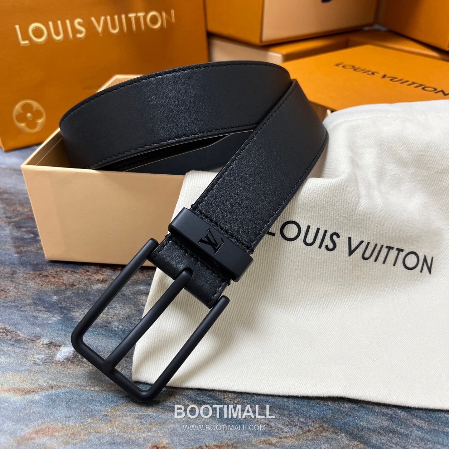 Louis Vuitton LV Initiales Rectangular Buckle Grained Leather Black Belt 루이비통 LV 이니셜 직사각 버클 그레인 레더 벨트 3.5cm 1