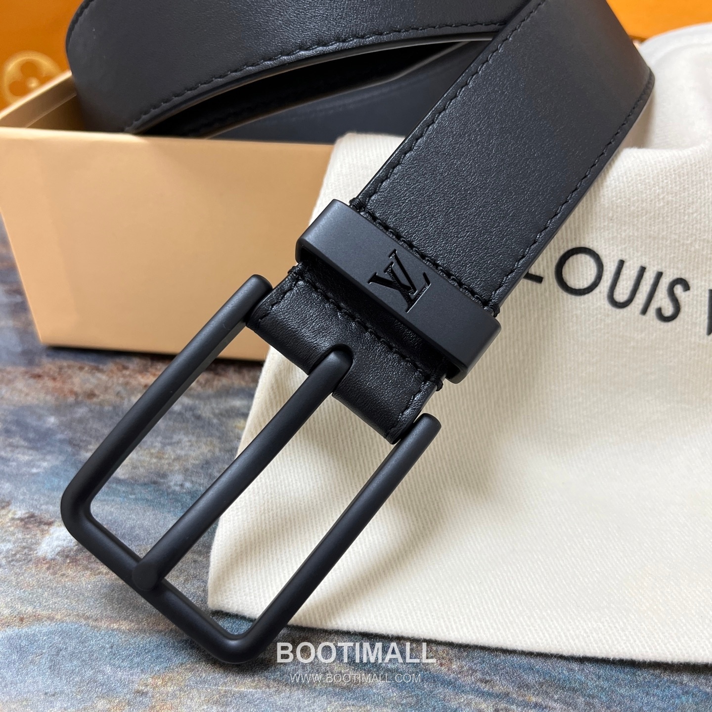 Louis Vuitton LV Initiales Rectangular Buckle Grained Leather Black Belt 루이비통 LV 이니셜 직사각 버클 그레인 레더 벨트 3.5cm 2