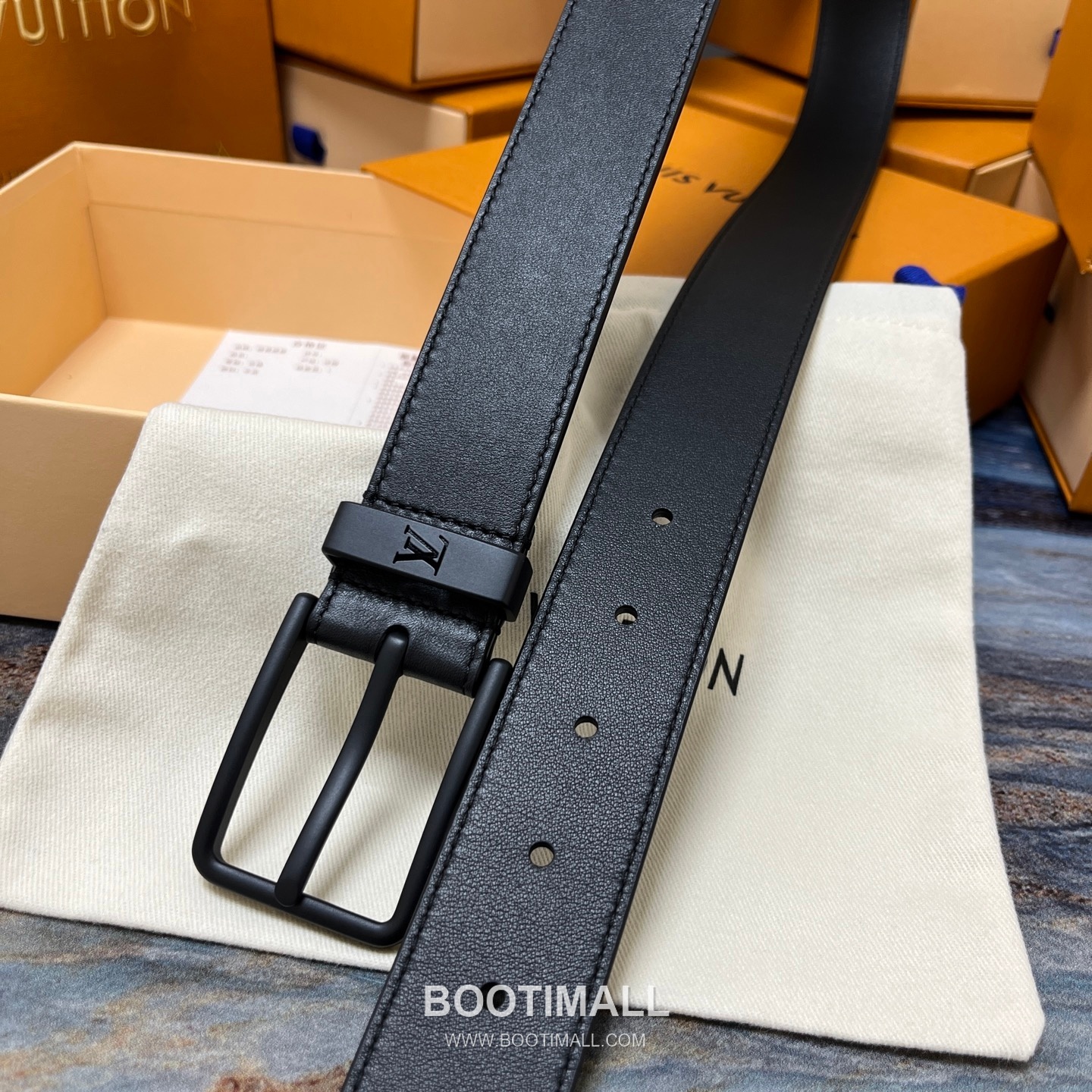 Louis Vuitton LV Initiales Rectangular Buckle Grained Leather Black Belt 루이비통 LV 이니셜 직사각 버클 그레인 레더 벨트 3.5cm 4