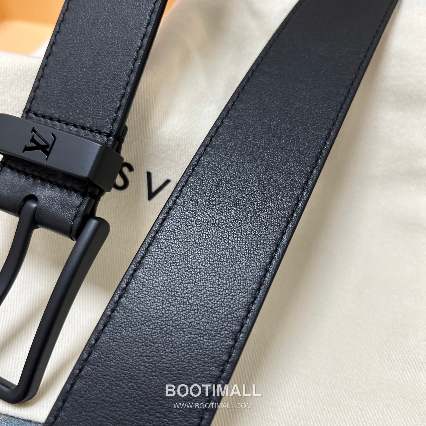 Louis Vuitton LV Initiales Rectangular Buckle Grained Leather Black Belt 루이비통 LV 이니셜 직사각 버클 그레인 레더 벨트 3.5cm 5