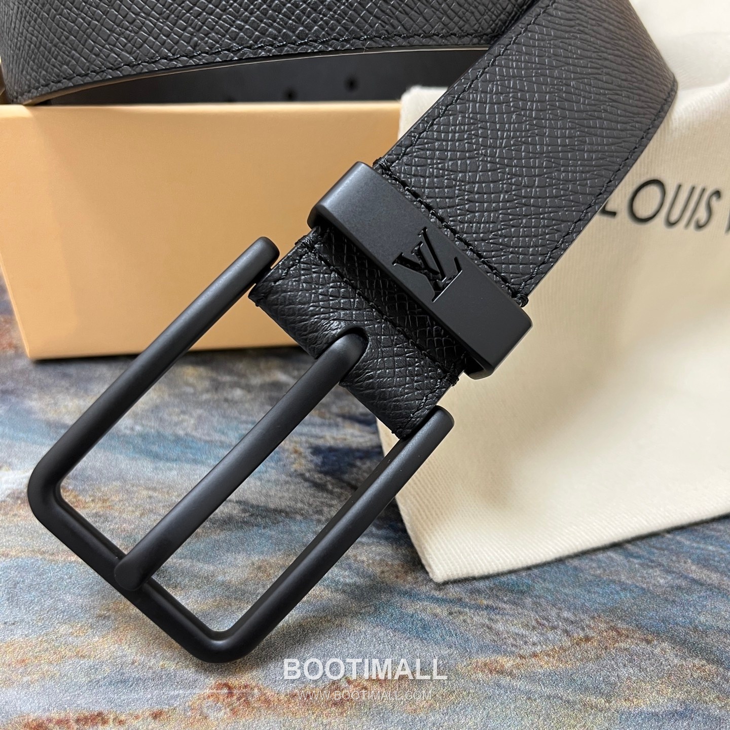 Louis Vuitton LV Initiales Rectangular Buckle Grained Leather Black Belt 루이비통 LV 이니셜 직사각 버클 그레인 레더 벨트 3.5cm 2
