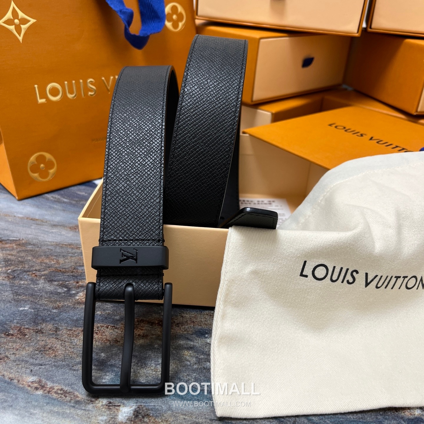 Louis Vuitton LV Initiales Rectangular Buckle Grained Leather Black Belt 루이비통 LV 이니셜 직사각 버클 그레인 레더 벨트 3.5cm 3