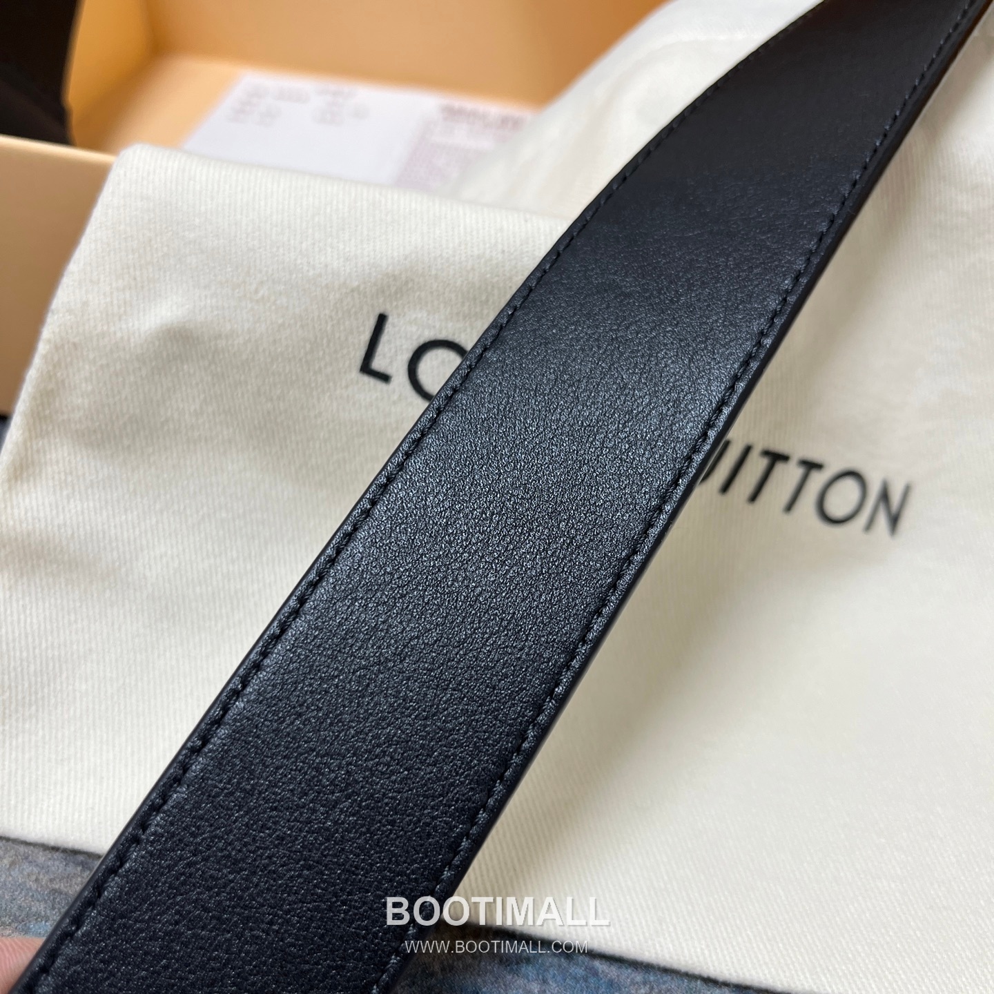 Louis Vuitton LV Initiales Rectangular Buckle Grained Leather Black Belt 루이비통 LV 이니셜 직사각 버클 그레인 레더 벨트 3.5cm 6