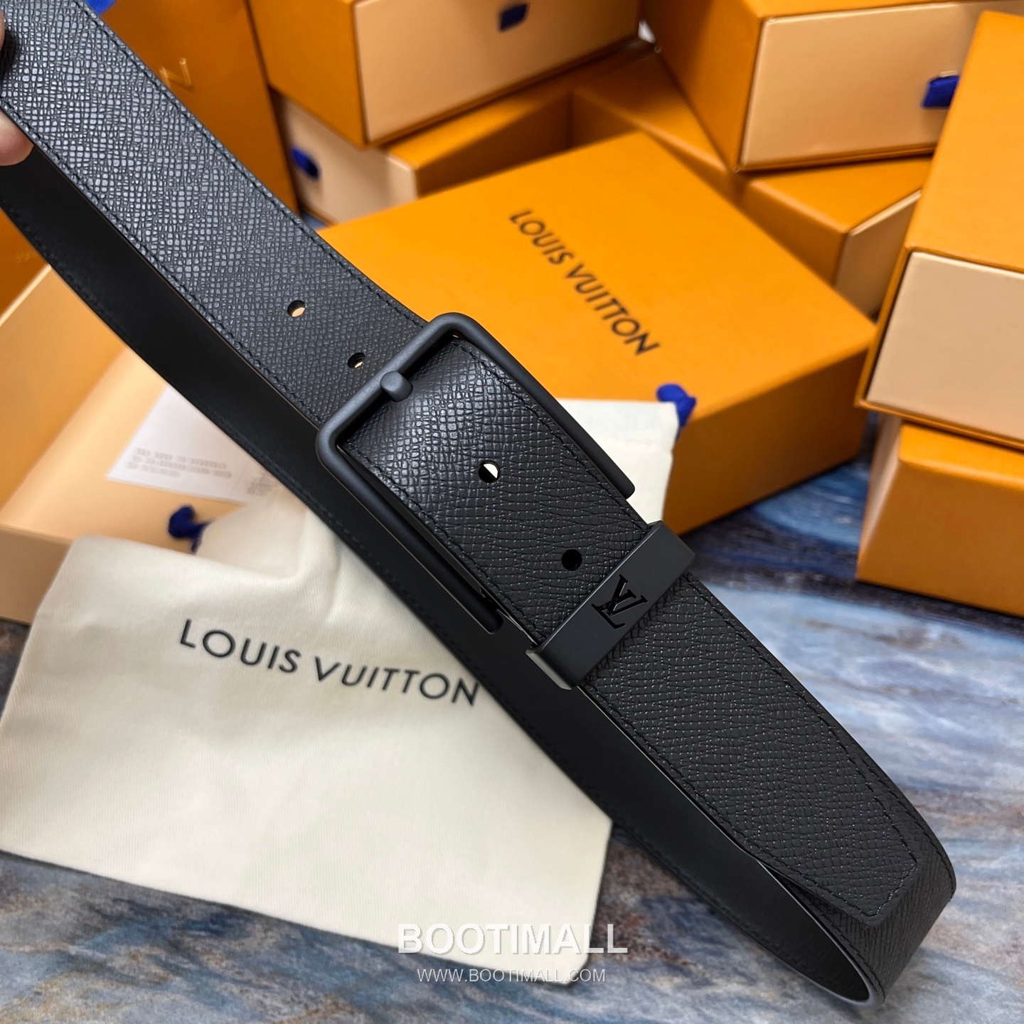 Louis Vuitton LV Initiales Rectangular Buckle Grained Leather Black Belt 루이비통 LV 이니셜 직사각 버클 그레인 레더 벨트 3.5cm 9