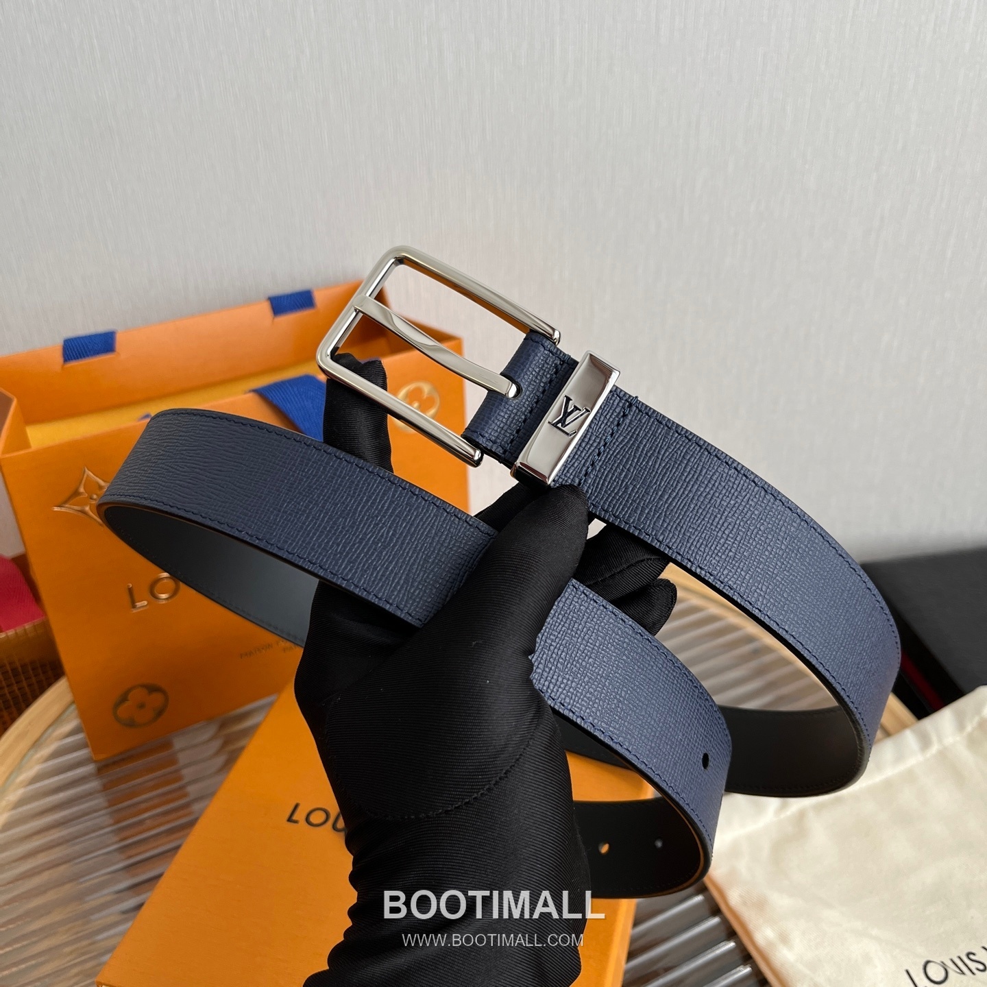 Louis Vuitton LV Initiales Rectangular Buckle Grained Leather Black Belt 루이비통 LV 이니셜 직사각 버클 그레인 레더 벨트 3.5cm 1