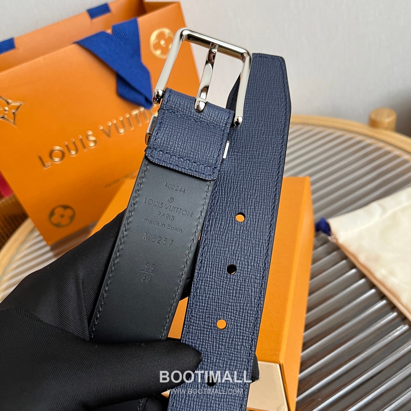 Louis Vuitton LV Initiales Rectangular Buckle Grained Leather Black Belt 루이비통 LV 이니셜 직사각 버클 그레인 레더 벨트 3.5cm 6