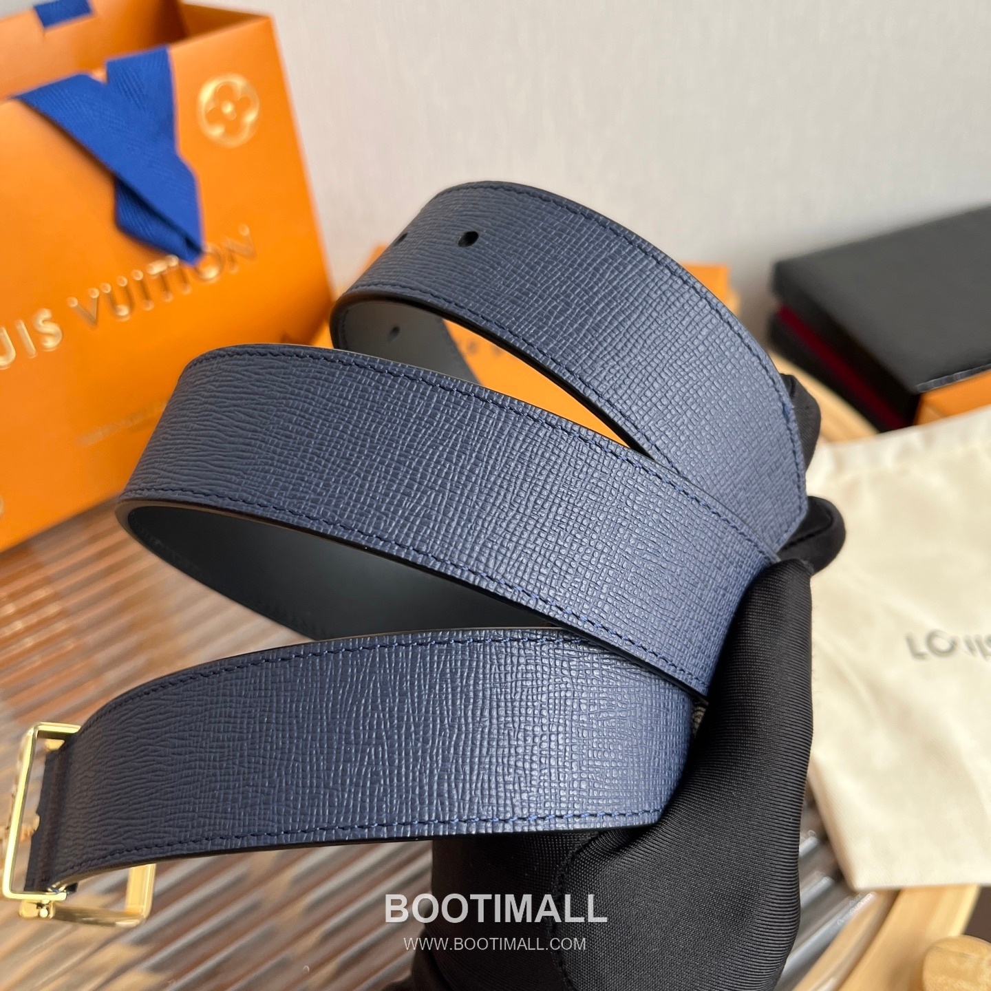 Louis Vuitton LV Initiales Rectangular Buckle Grained Leather Black Belt 루이비통 LV 이니셜 직사각 버클 그레인 레더 벨트 3.5cm 4