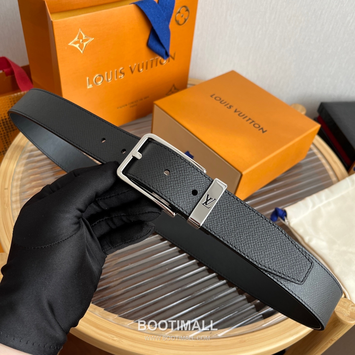 Louis Vuitton LV Initiales Rectangular Buckle Grained Leather Black Belt 루이비통 LV 이니셜 직사각 버클 그레인 레더 벨트 3.5cm 1