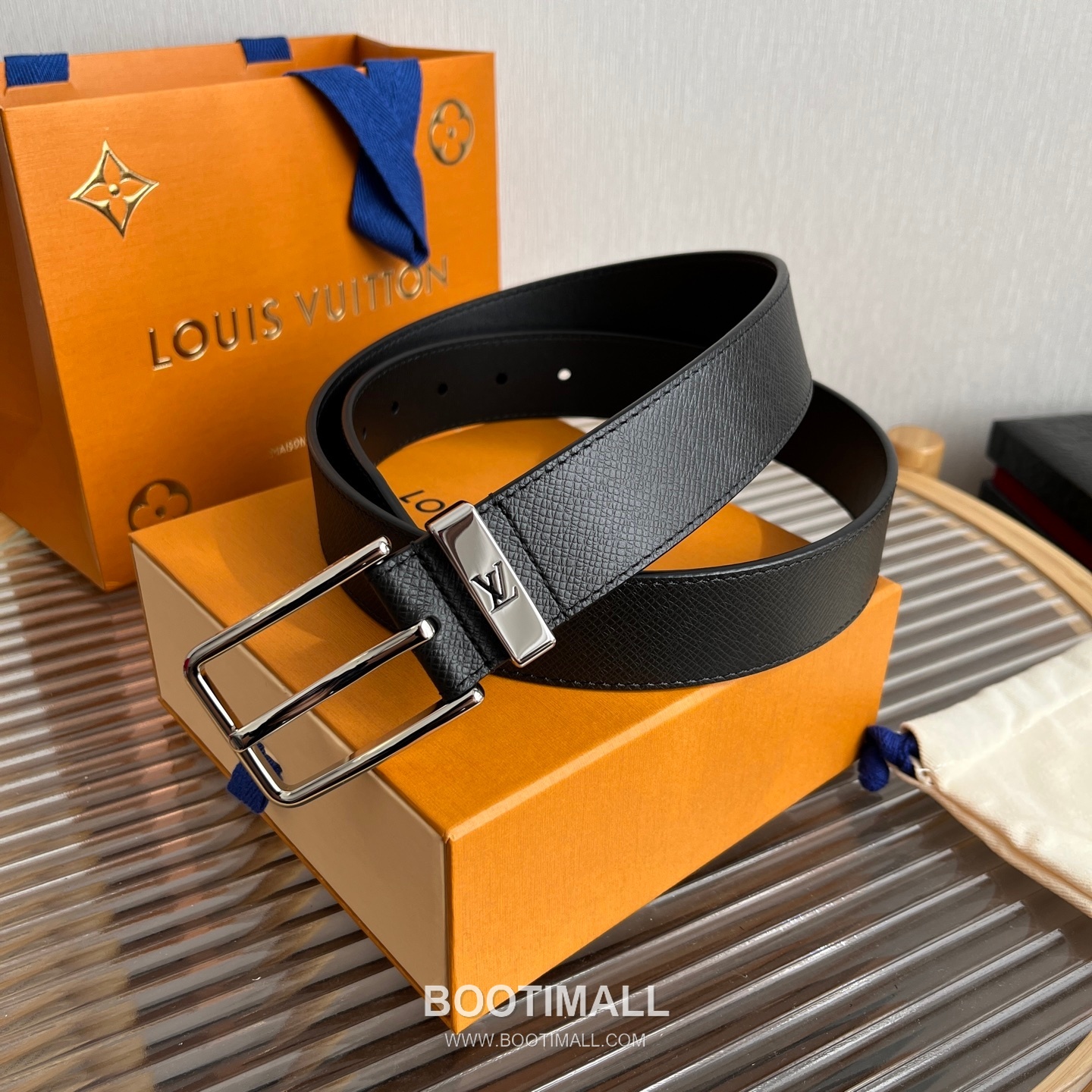 Louis Vuitton LV Initiales Rectangular Buckle Grained Leather Black Belt 루이비통 LV 이니셜 직사각 버클 그레인 레더 벨트 3.5cm 3
