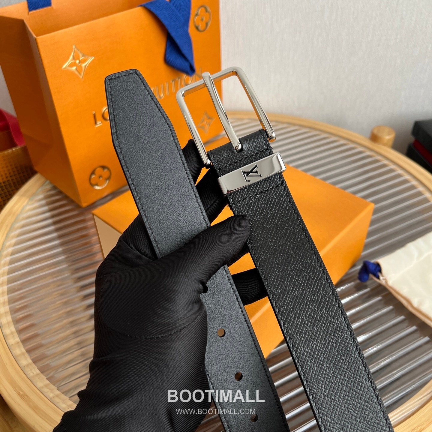 Louis Vuitton LV Initiales Rectangular Buckle Grained Leather Black Belt 루이비통 LV 이니셜 직사각 버클 그레인 레더 벨트 3.5cm 6