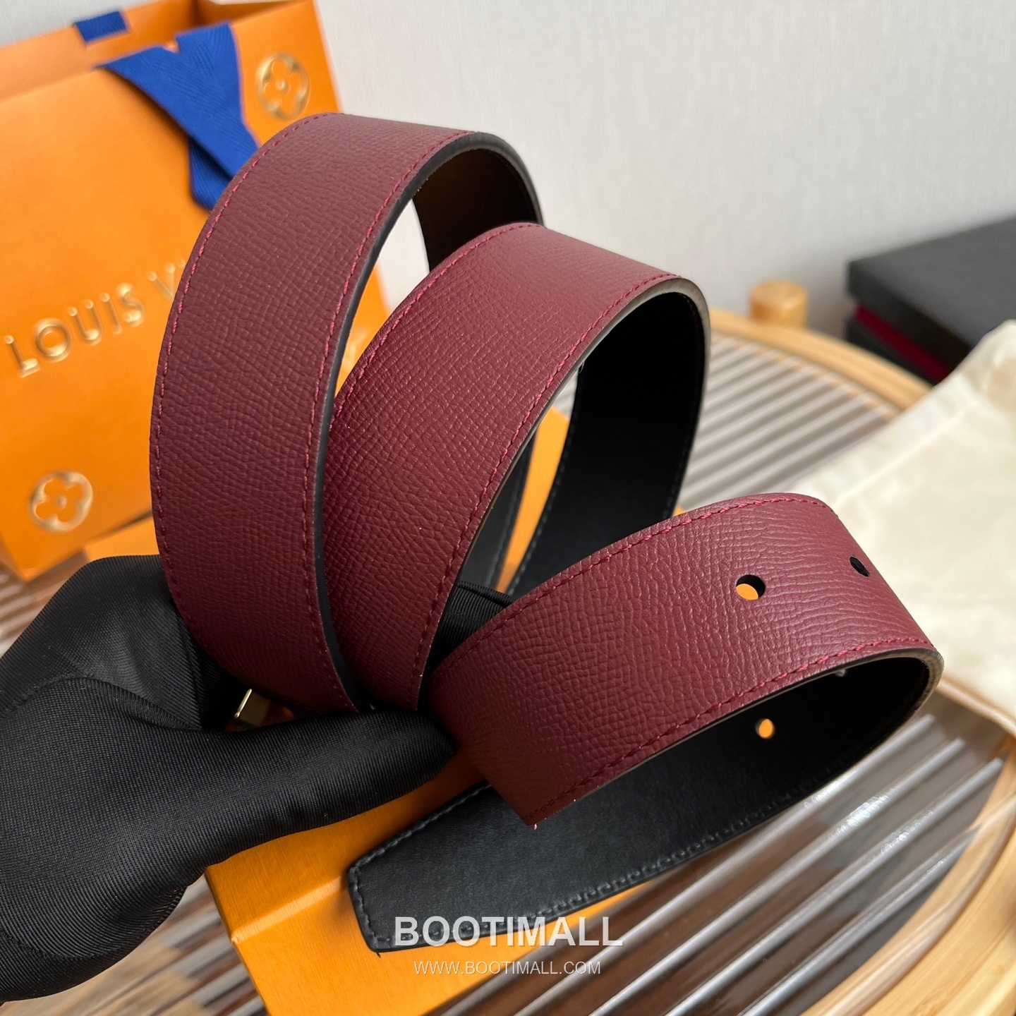 Louis Vuitton LV Initiales Rectangular Buckle Grained Leather Black Belt 루이비통 LV 이니셜 직사각 버클 그레인 레더 벨트 3.5cm 4