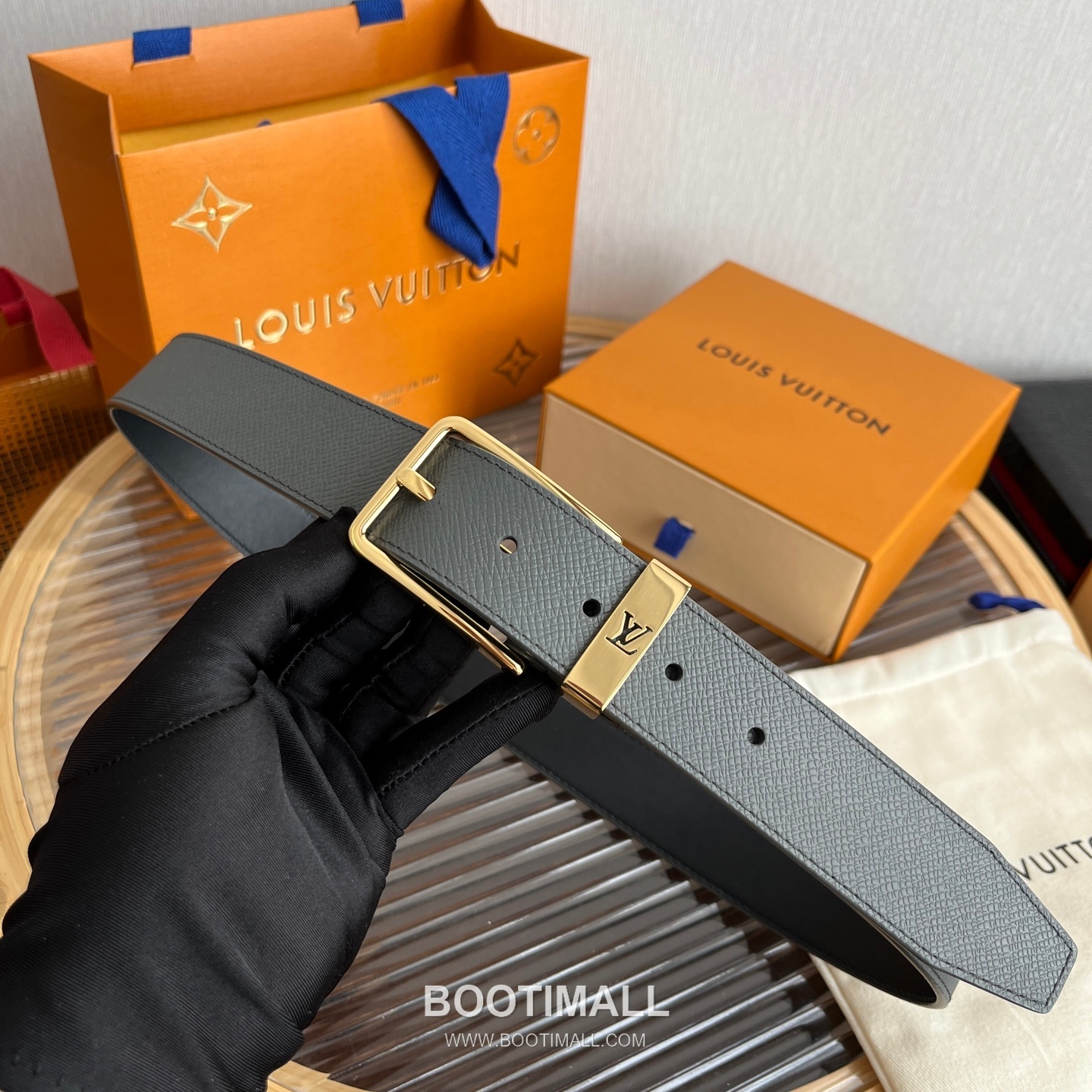 Louis Vuitton LV Initiales Rectangular Buckle Grained Leather Black Belt 루이비통 LV 이니셜 직사각 버클 그레인 레더 벨트 3.5cm 1