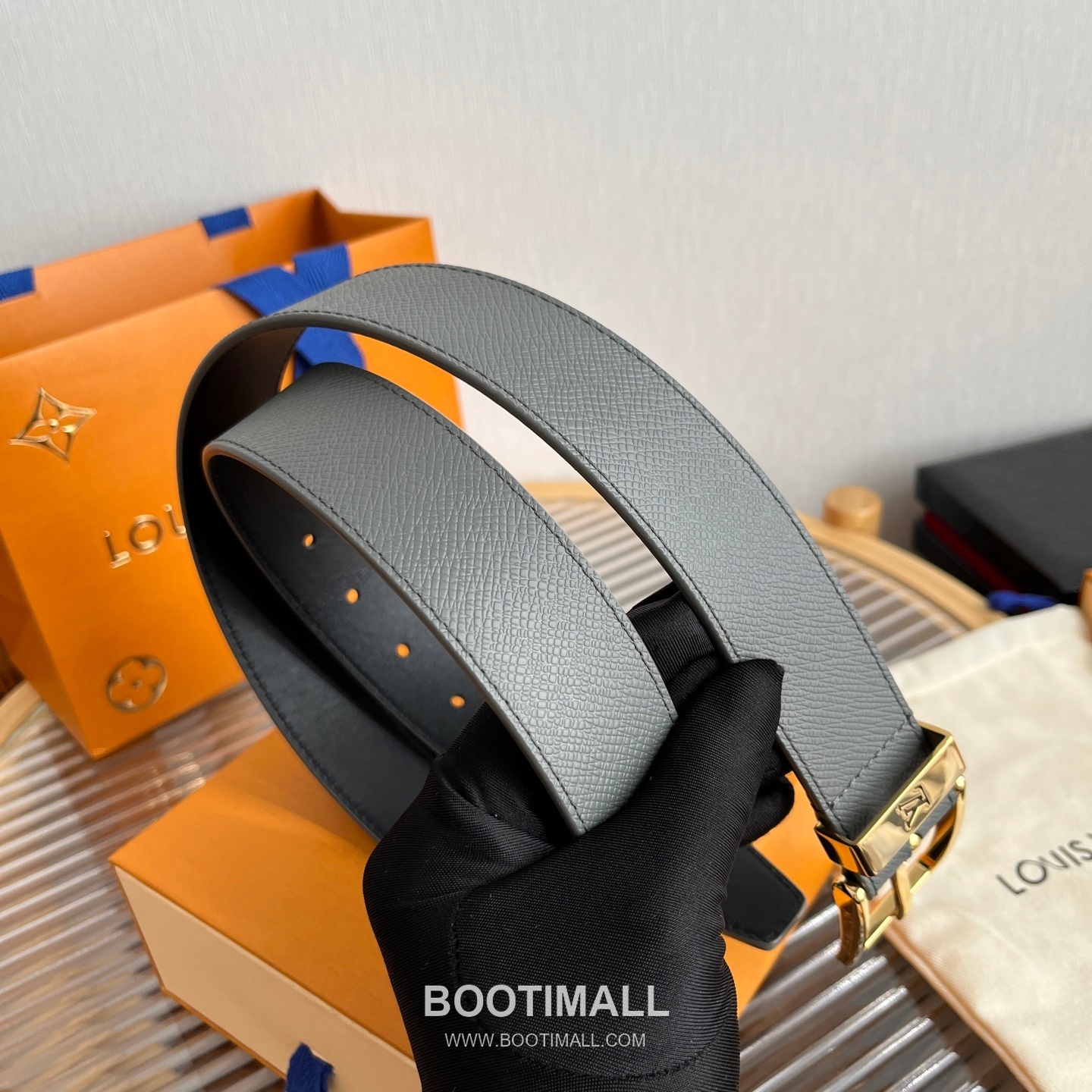 Louis Vuitton LV Initiales Rectangular Buckle Grained Leather Black Belt 루이비통 LV 이니셜 직사각 버클 그레인 레더 벨트 3.5cm 5