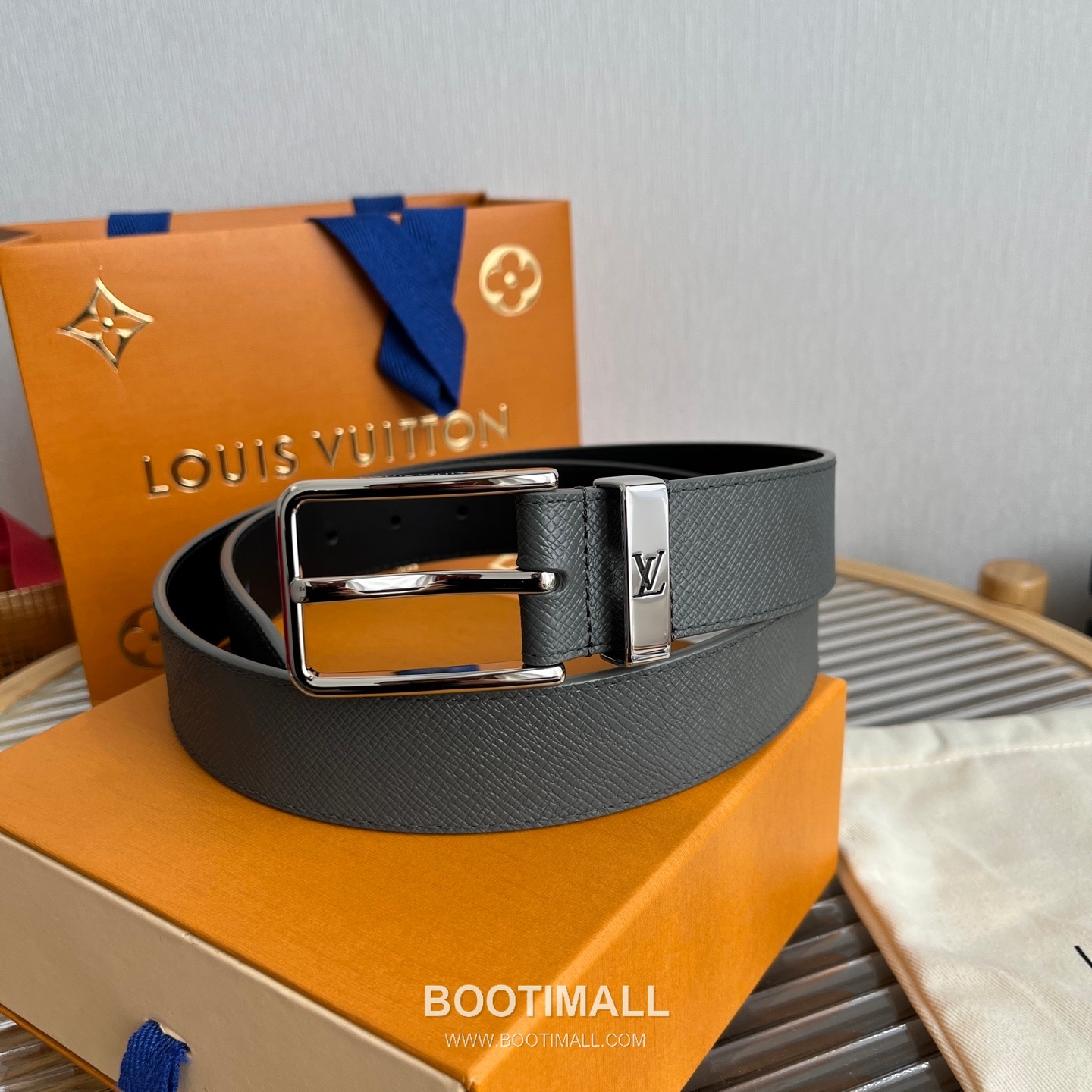 Louis Vuitton LV Initiales Rectangular Buckle Grained Leather Black Belt 루이비통 LV 이니셜 직사각 버클 그레인 레더 벨트 3.5cm 7