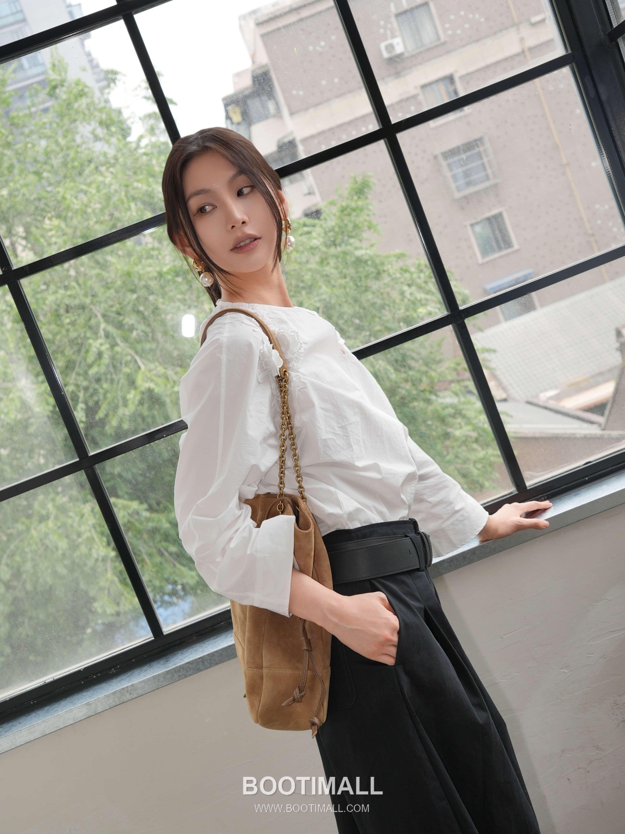 Saint Laurent Jamie 4.3 Pochon Large Suede Leather Brown Shoulder Bag 생로랑 제이미 4.3 포숑 라지 스웨이드 레더 브라운 숄더백 35cm 8