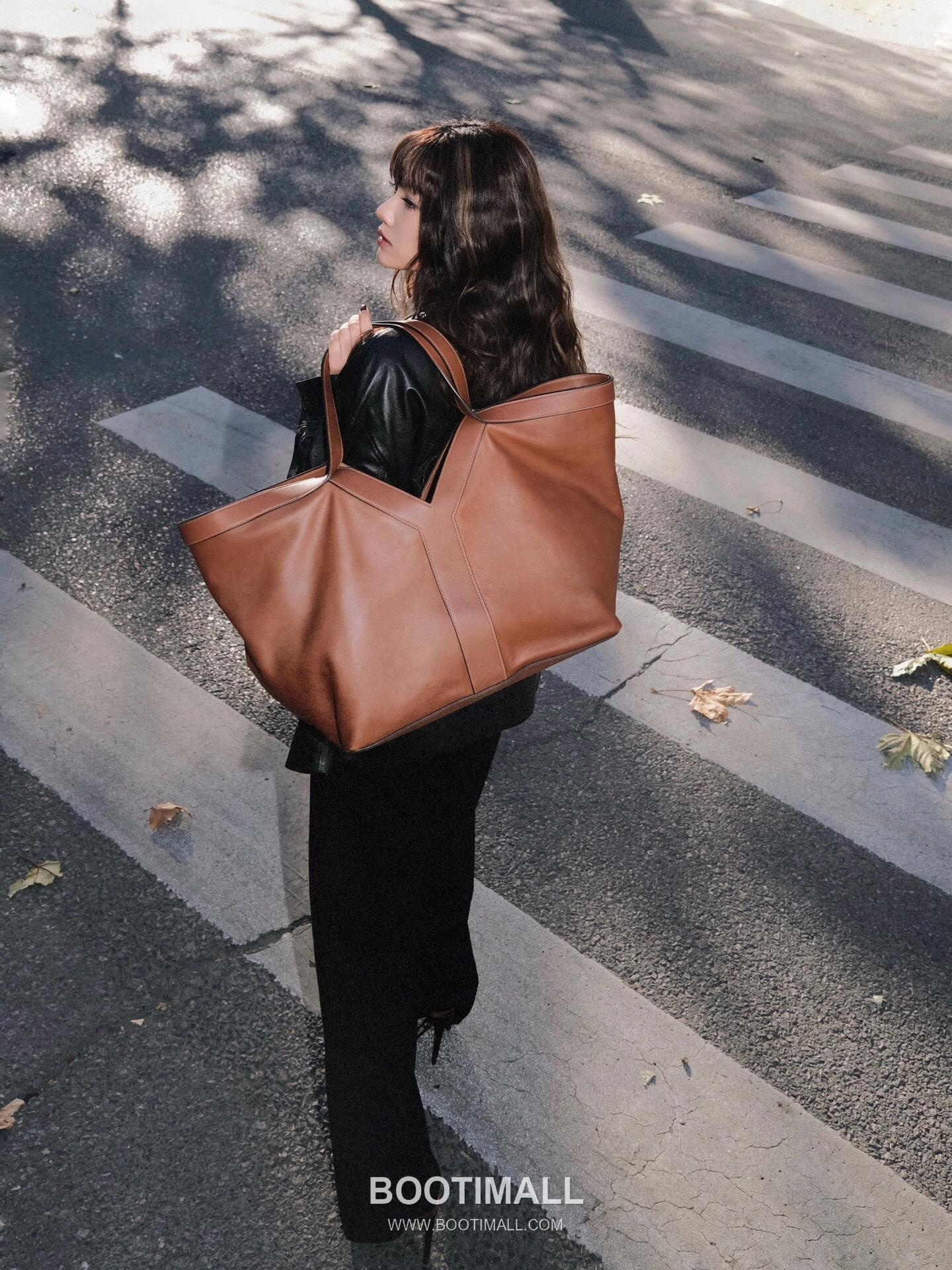 Y Motif Calfskin Shopper Bag Y 모티프 카프스킨 쇼퍼 60cm 25