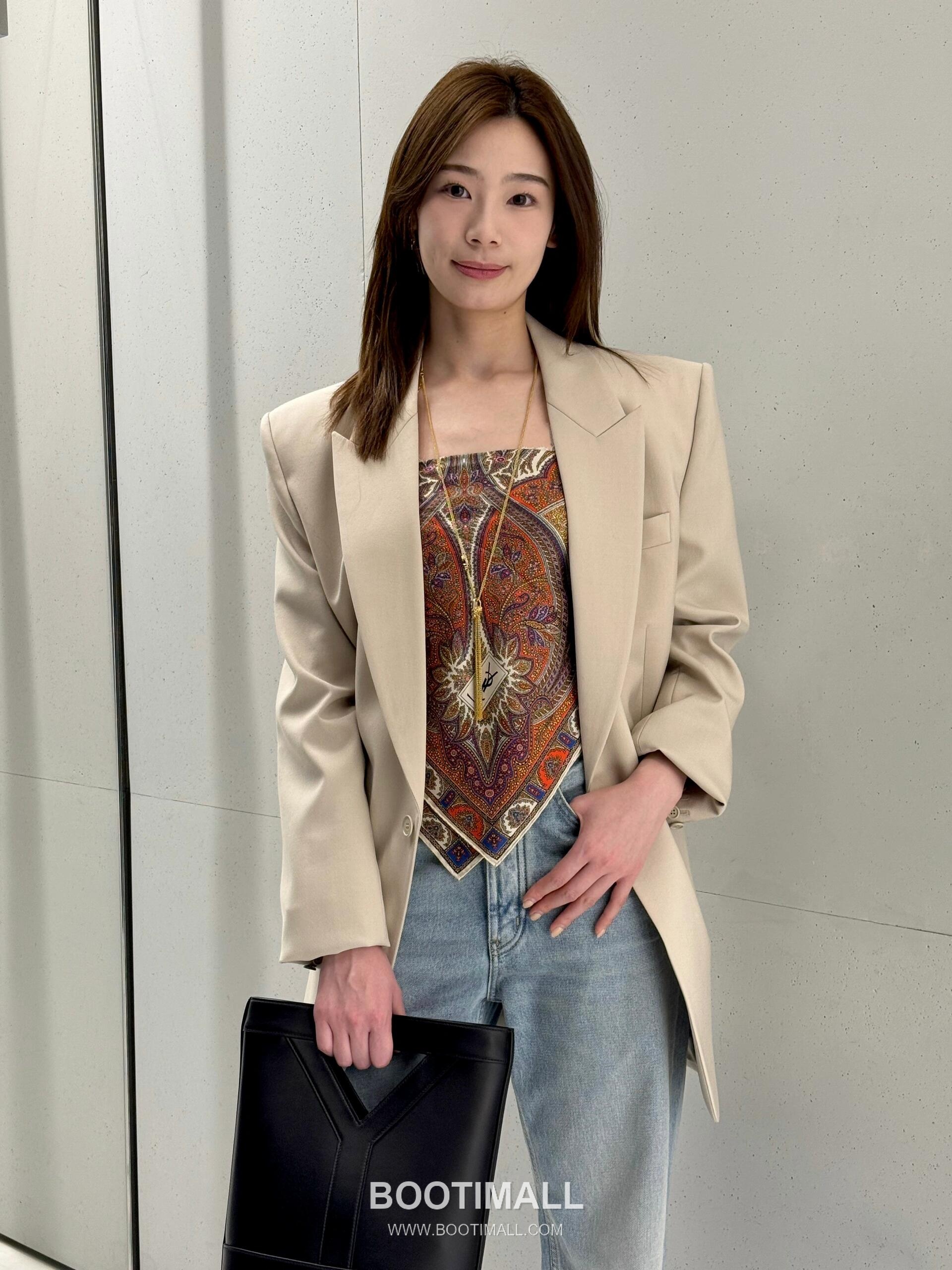 Saint Laurent Y Series Y-Embossed Calfskin Black Shoulder Bag 생로랑 Y 시리즈 엠보스드 카프스킨 블랙 숄더백 33cm 2