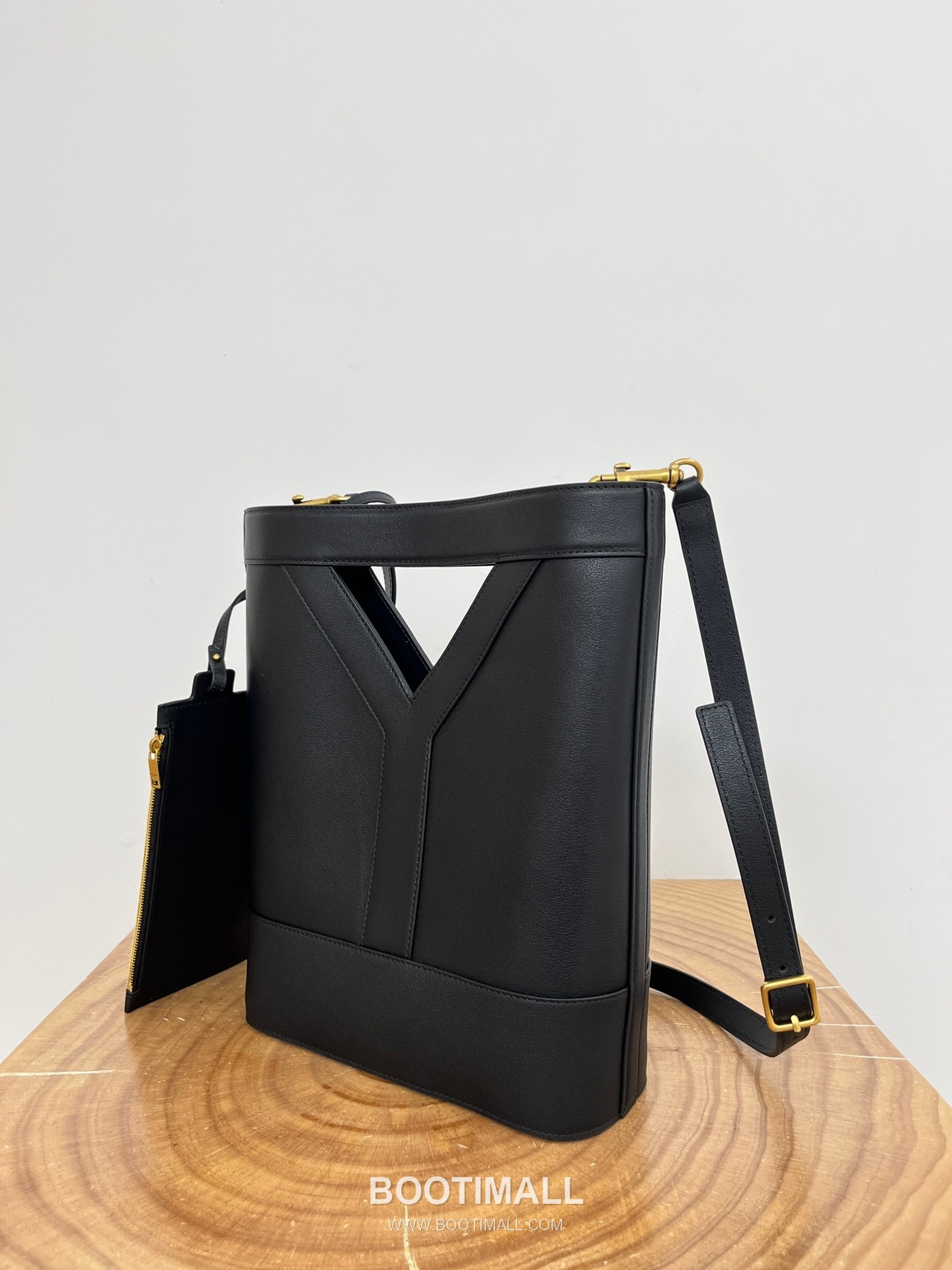 Saint Laurent Y Series Y-Embossed Calfskin Black Shoulder Bag 생로랑 Y 시리즈 엠보스드 카프스킨 블랙 숄더백 33cm 9
