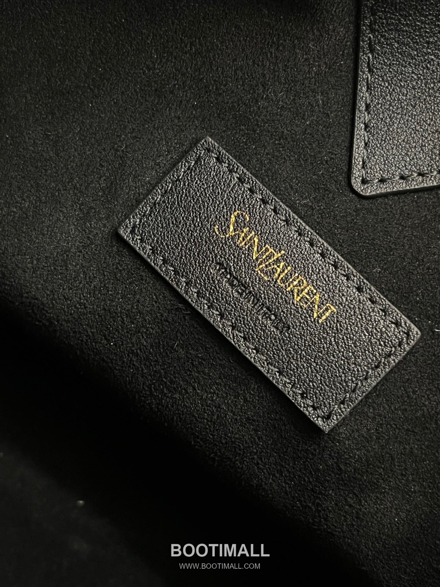Saint Laurent Y Series Y-Embossed Calfskin Black Shoulder Bag 생로랑 Y 시리즈 엠보스드 카프스킨 블랙 숄더백 33cm 12