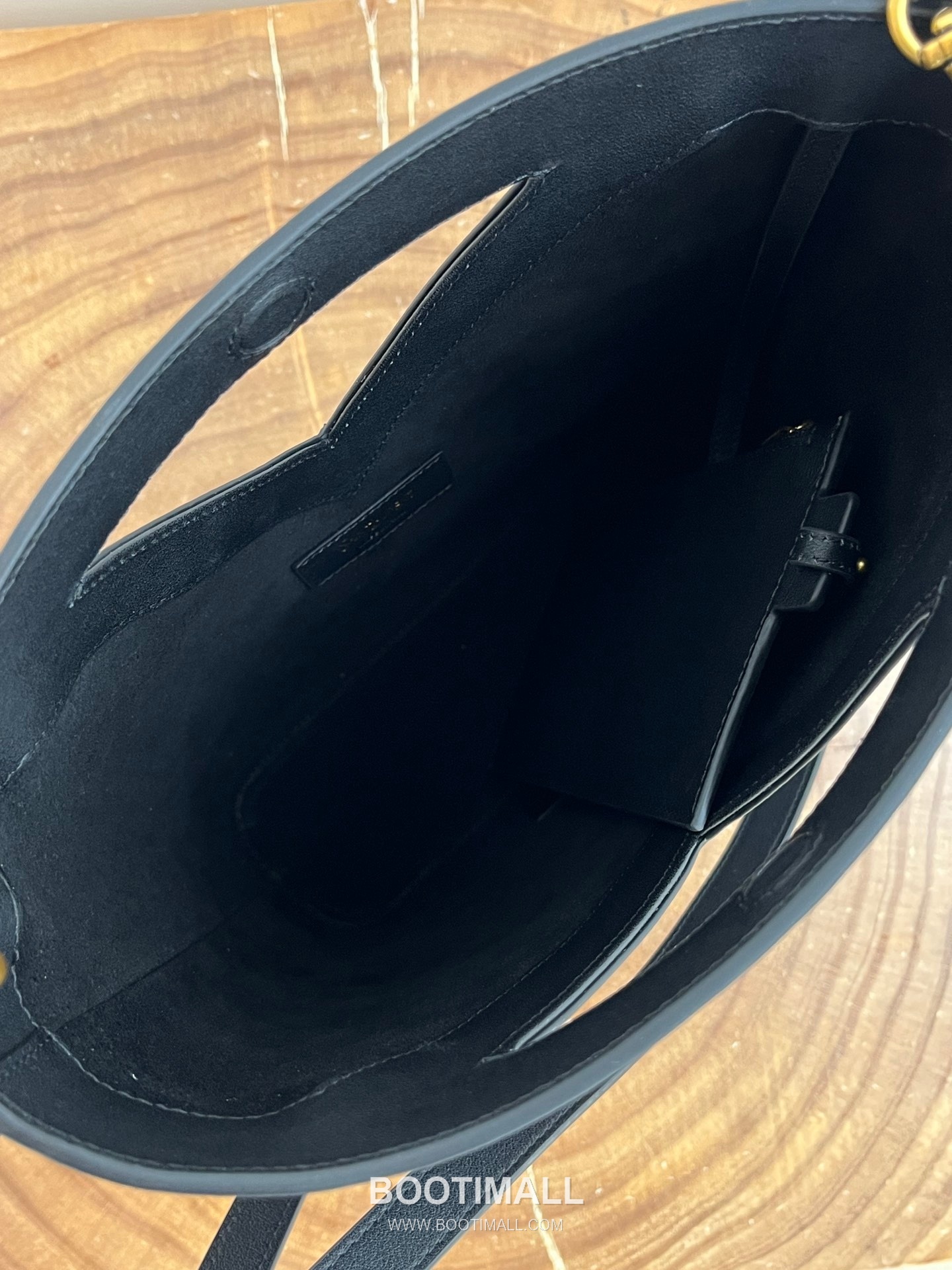 Saint Laurent Y Series Y-Embossed Calfskin Black Shoulder Bag 생로랑 Y 시리즈 엠보스드 카프스킨 블랙 숄더백 33cm 14